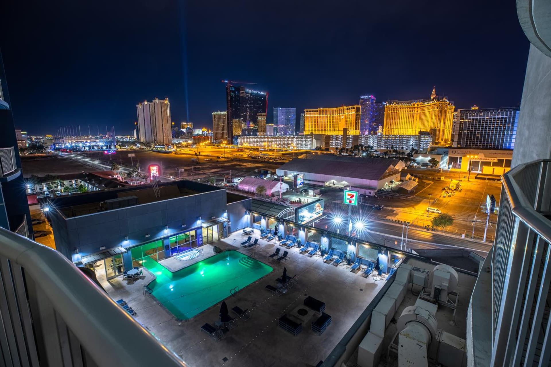 2100 SqFt Penthouse Suite W/ Strip Views! POOL GYM interior in Las Vegas, NV — gallery photo 2