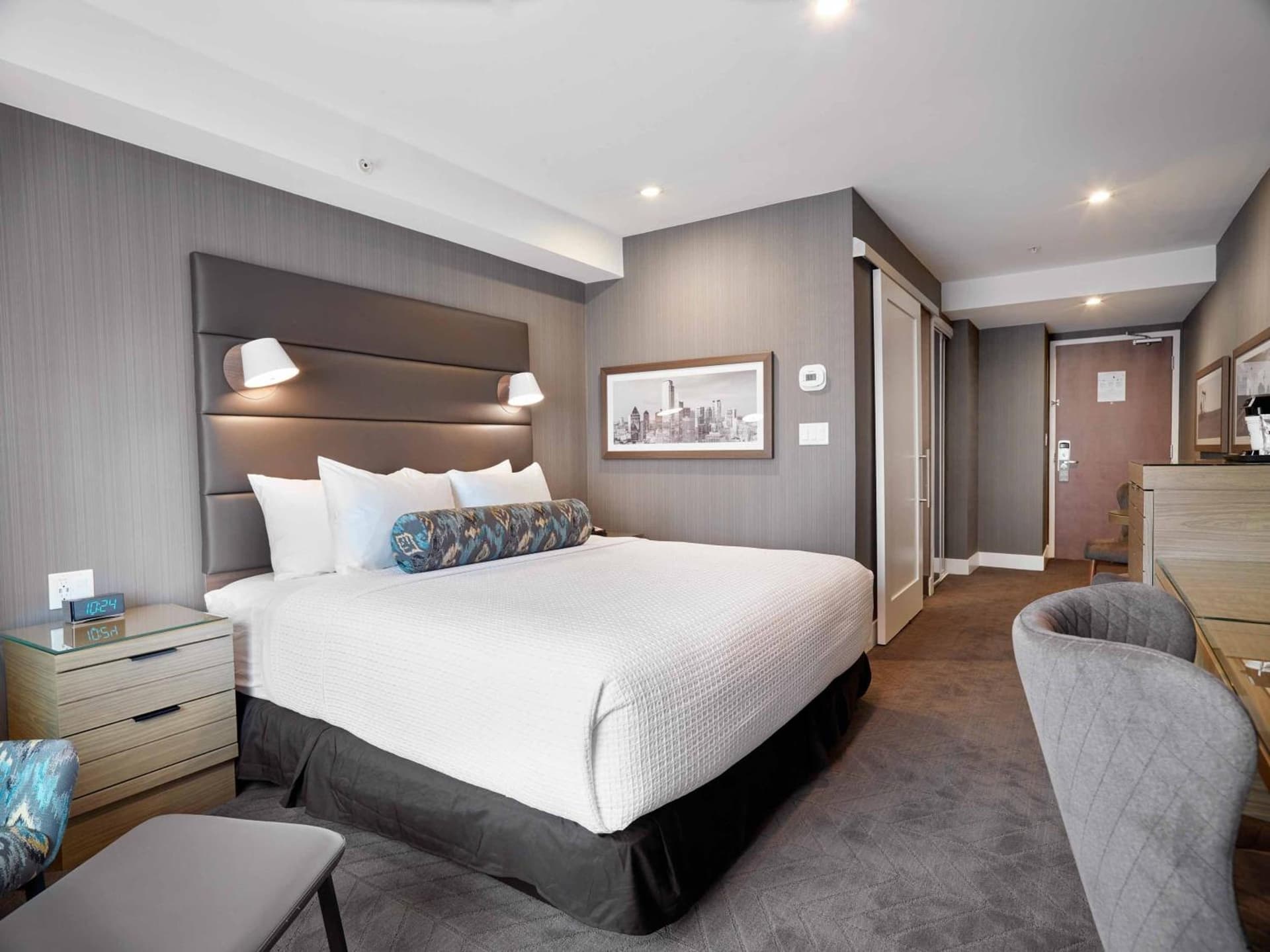 Sandman Signature Plano-Frisco Hotel interior in Plano, TX — gallery photo 2
