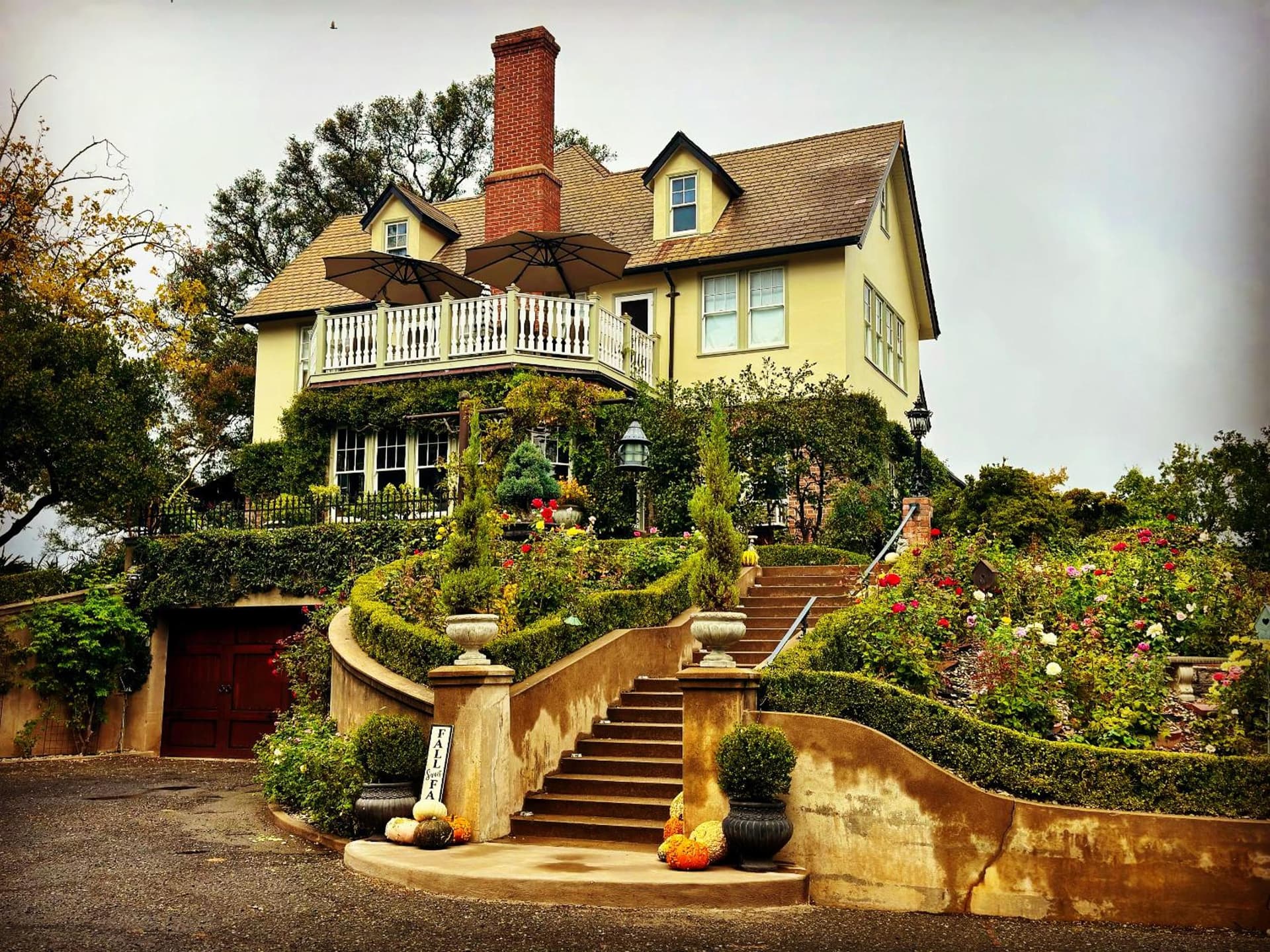 The Inn on Knowles Hill Bed & Breakfast Hotel — hotel in Sonora, California
