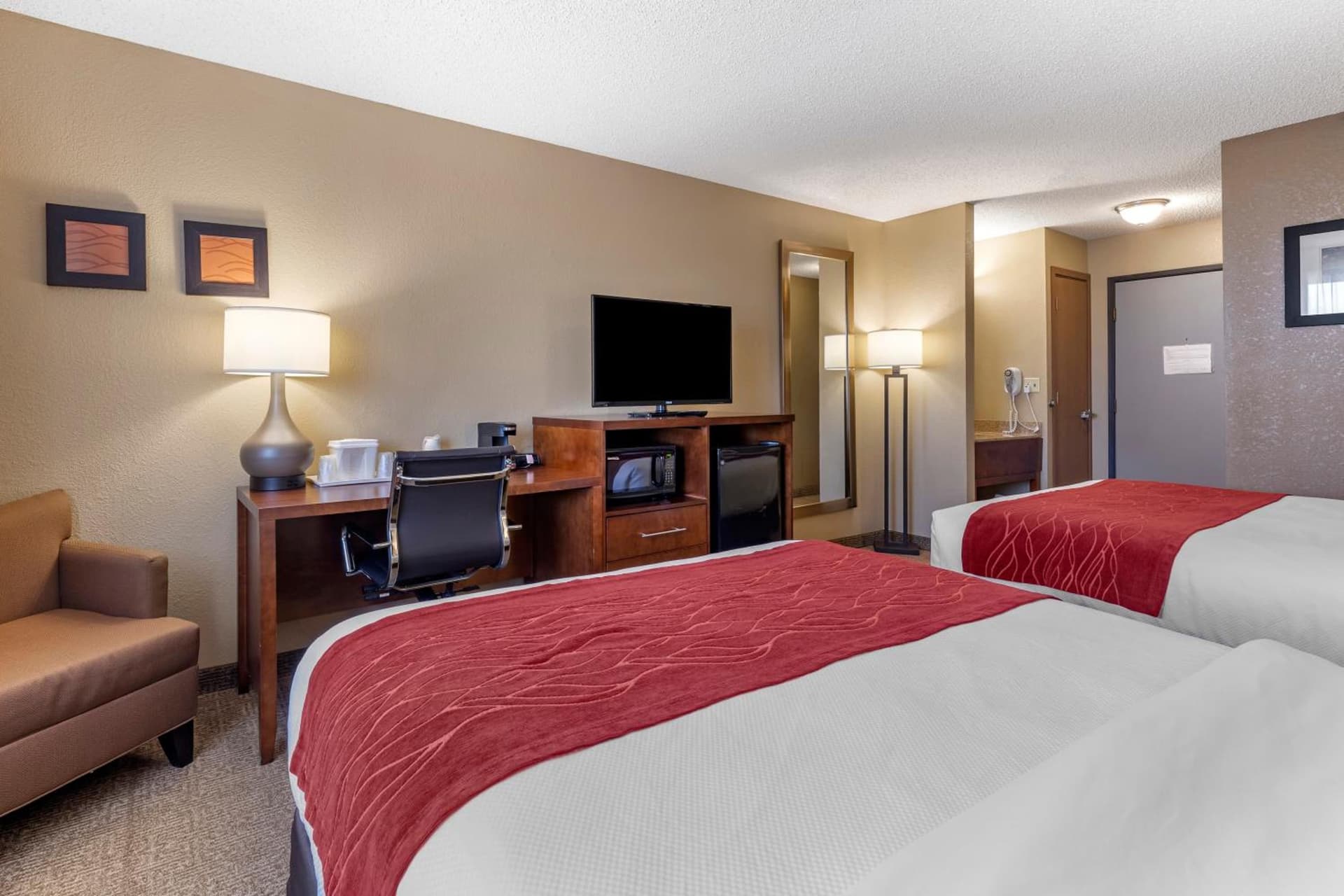 Comfort Inn & Suites Hays I-70 interior in Hays, KS — gallery photo 2