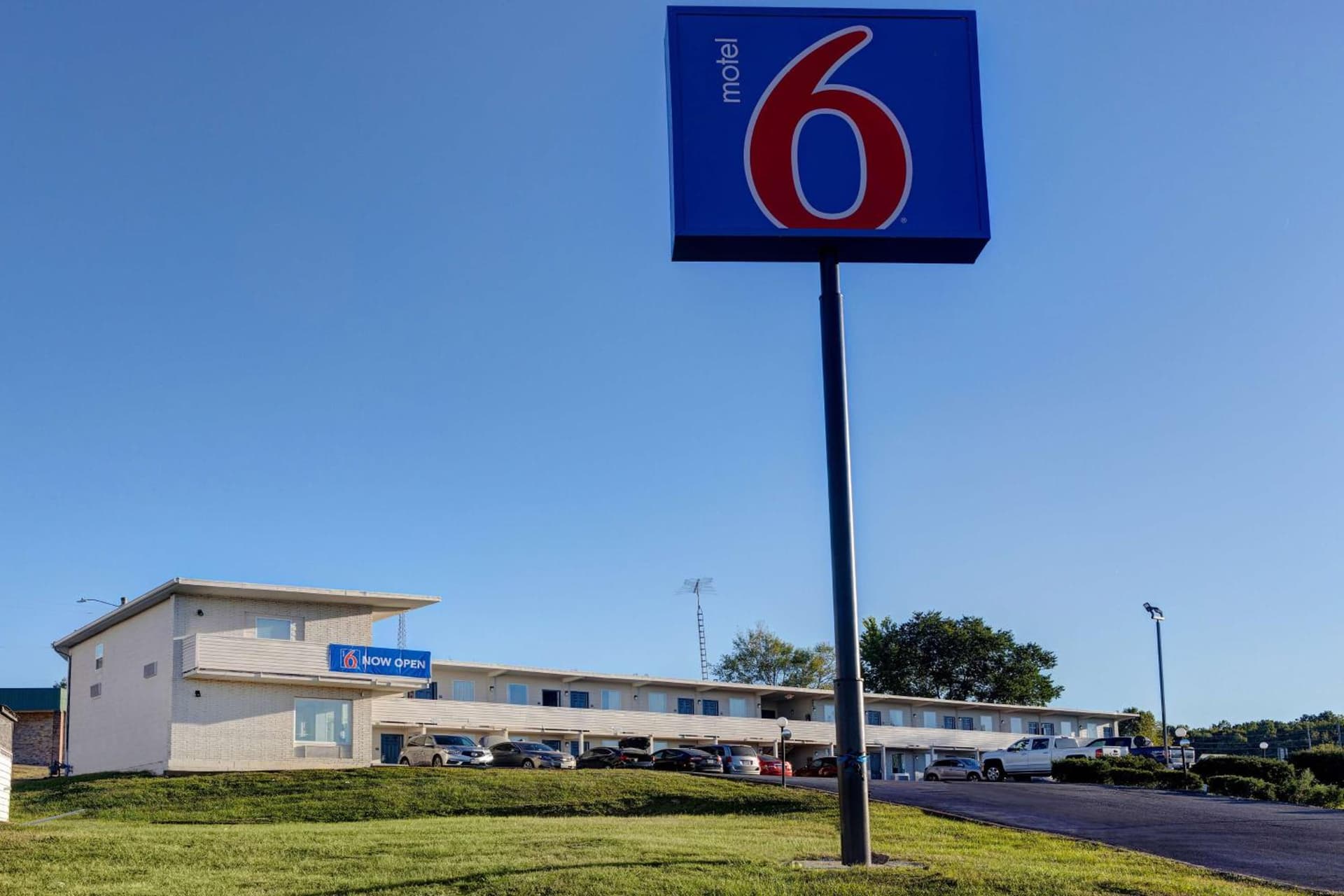 Motel 6 Bonne Terre, MO featured exterior or lobby in Bonne Terre, MO — similar hotel