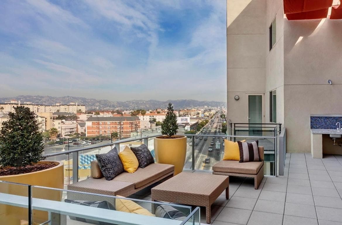 Luxury Residence Loft 3 Beds with Pool and Gym property views in Los Angeles, CA — gallery photo 3