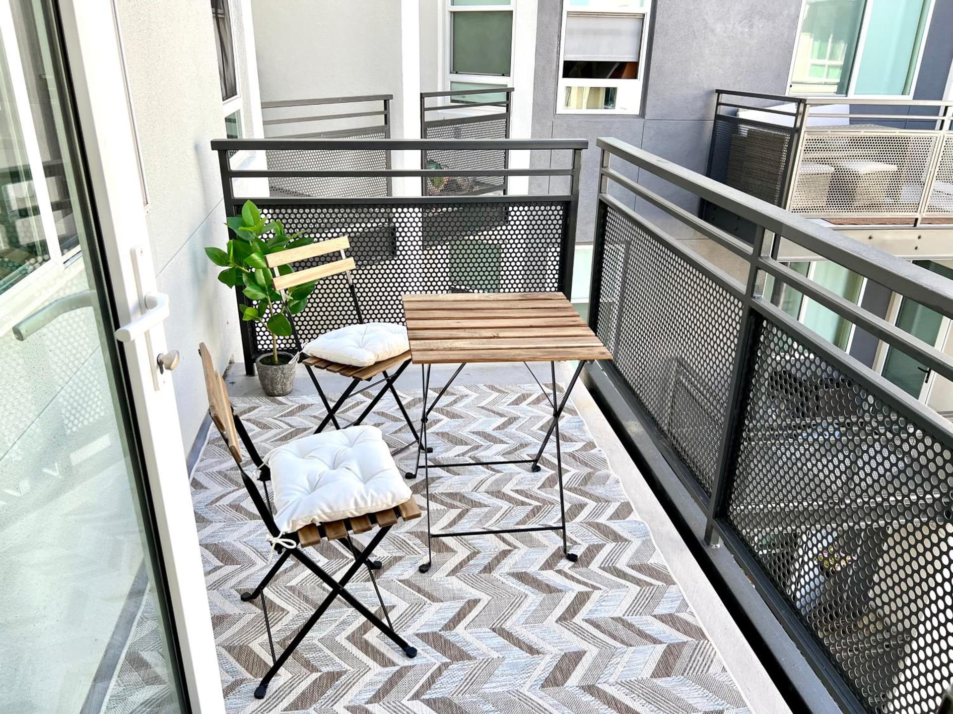 Luxury Residence Loft 3 Beds with Pool and Gym featured exterior or lobby in Los Angeles, CA — similar hotel