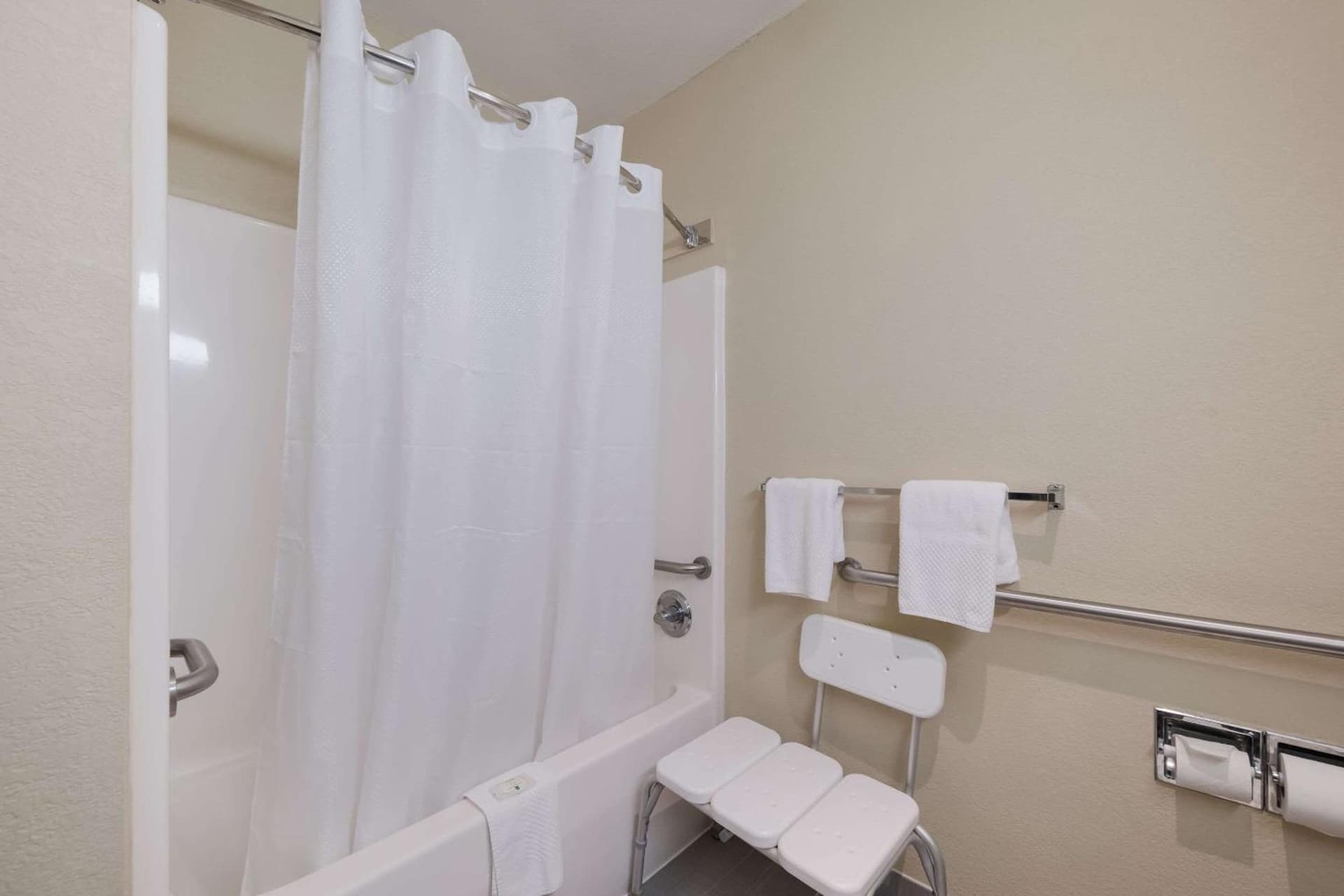 Quality Inn & Suites Terrell interior in Terrell, TX — gallery photo 2