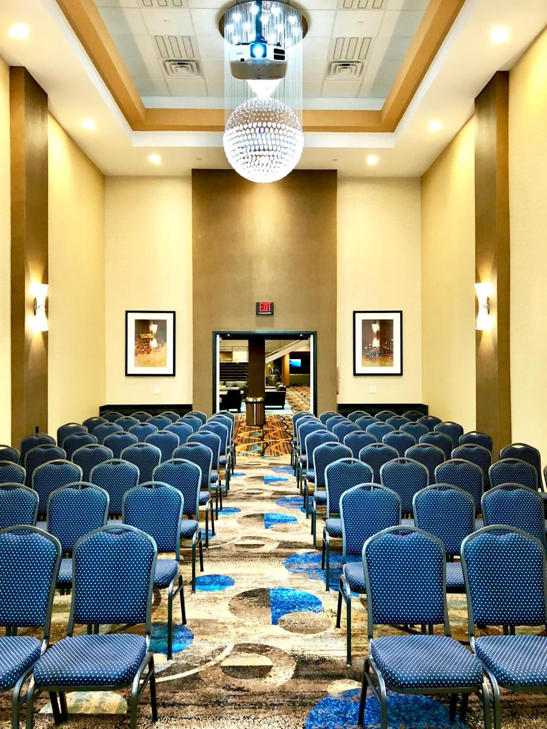 Lux Hotel & Spa gallery photo in Arlington, TX — image 34