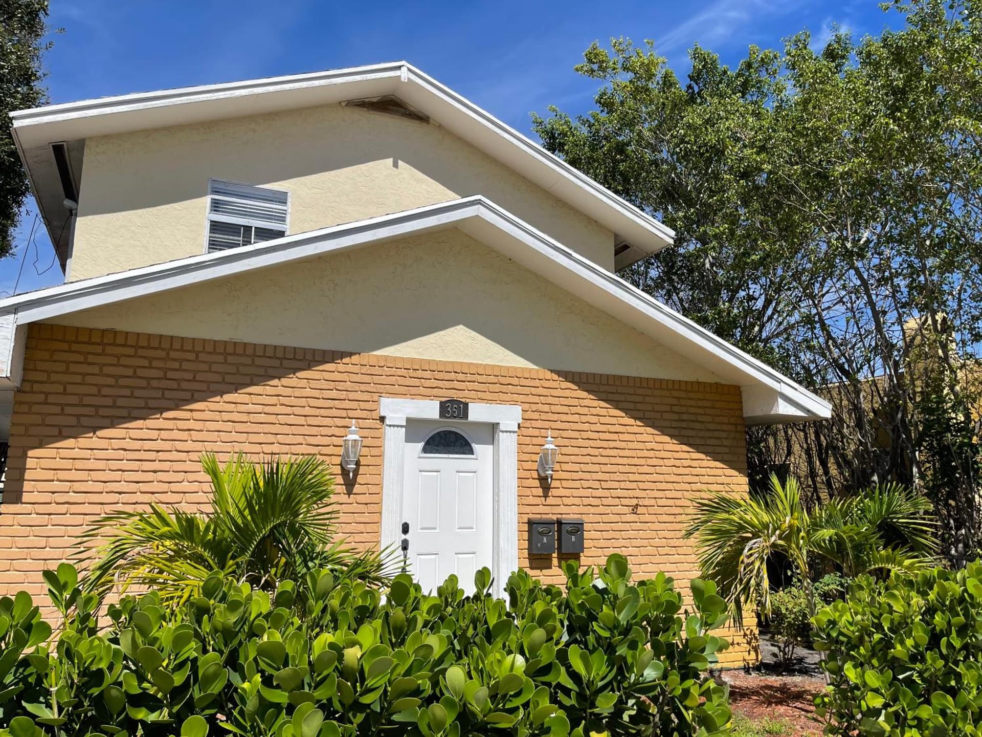 2BR Comfortable Downtown House Near Beach and More featured exterior or lobby in West Palm Beach, FL — similar hotel