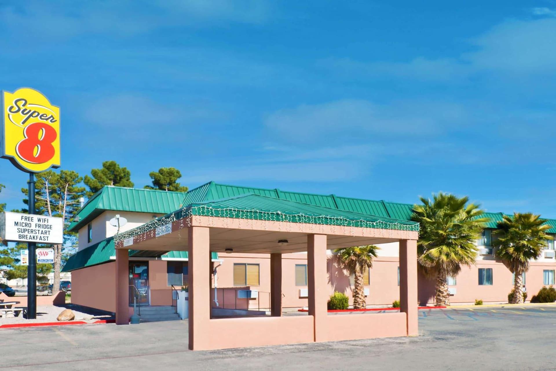 Super 8 by Wyndham Alamogordo - White Sands interior in Alamogordo, NM — gallery photo 2
