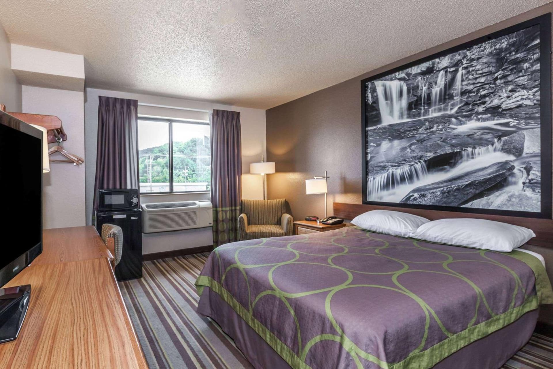 Super 8 by Wyndham Dunbar/Charleston Area gallery photo in Charleston, WV — image 12