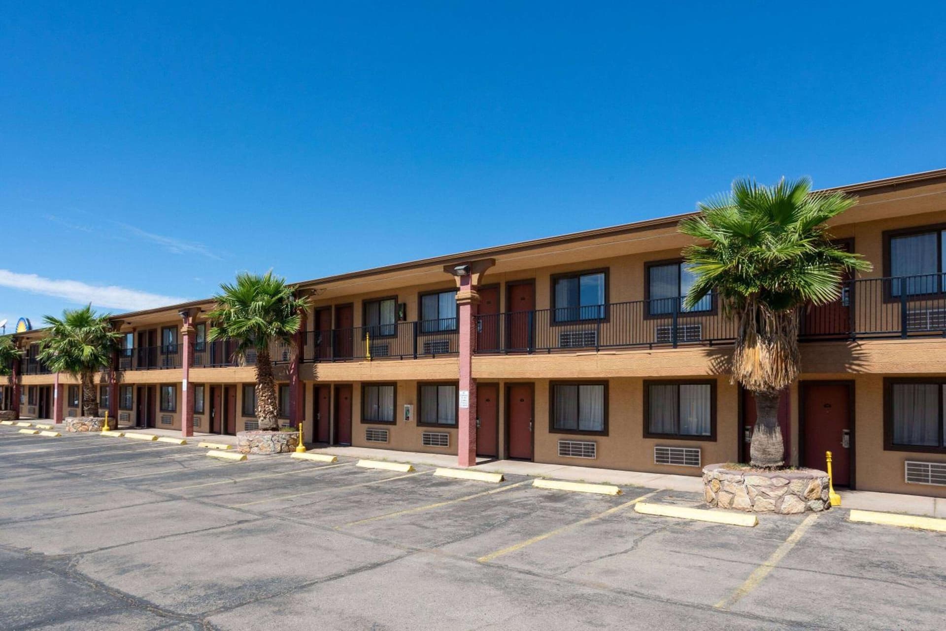 Days Inn by Wyndham Alamogordo White Sands interior in Alamogordo, NM — gallery photo 2