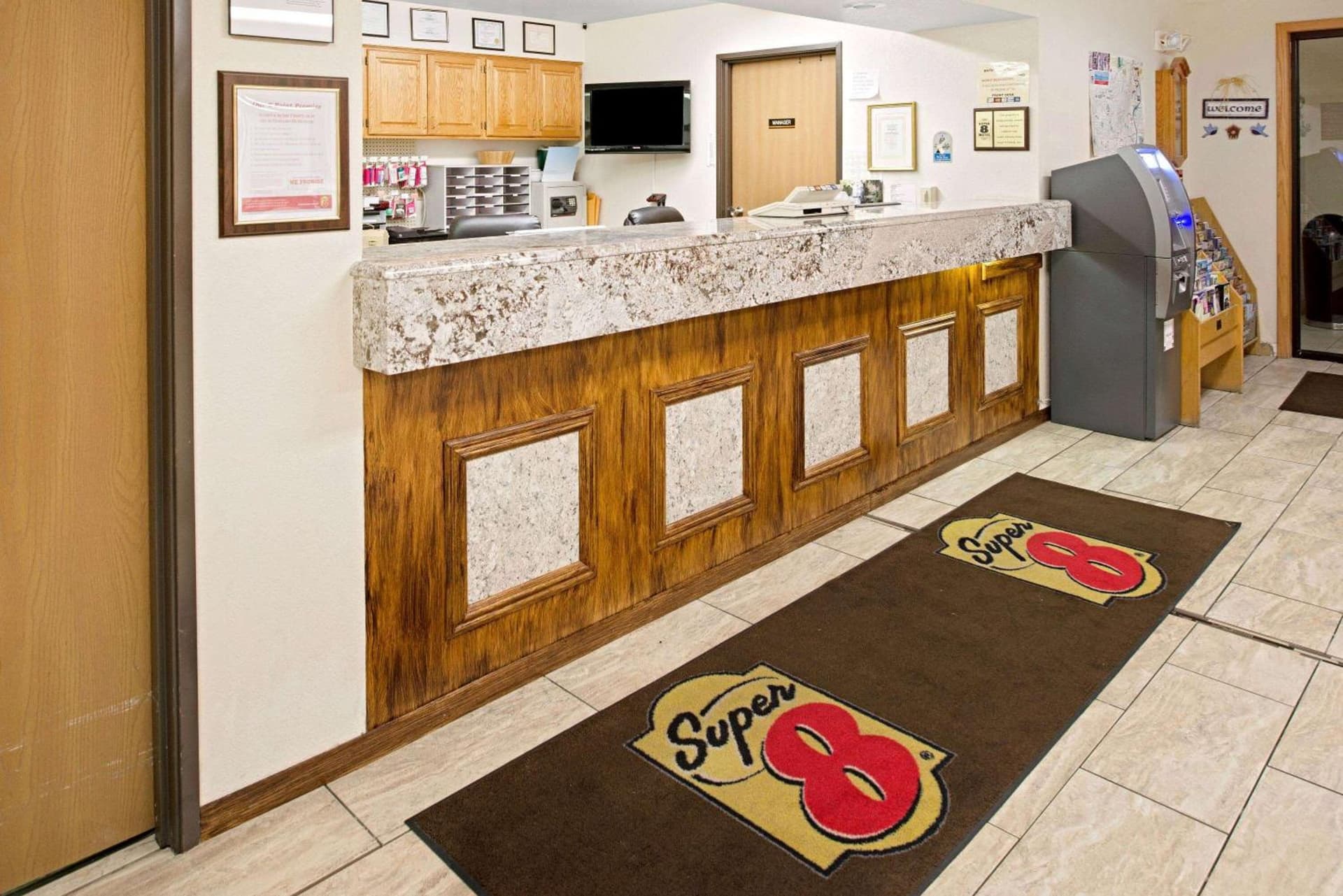 Super 8 by Wyndham Omaha Eppley Airport/Carter Lake interior in Omaha, NE — gallery photo 2