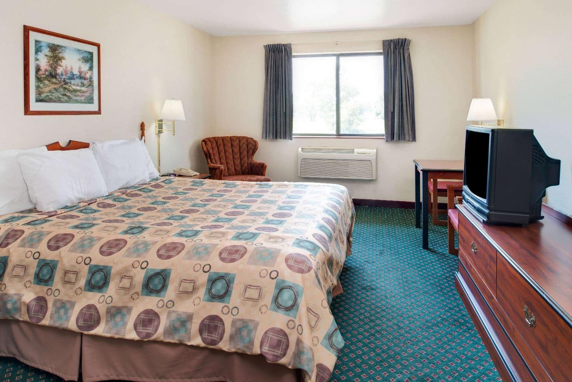 Super 8 by Wyndham Omaha Eppley Airport/Carter Lake property views in Omaha, NE — gallery photo 3