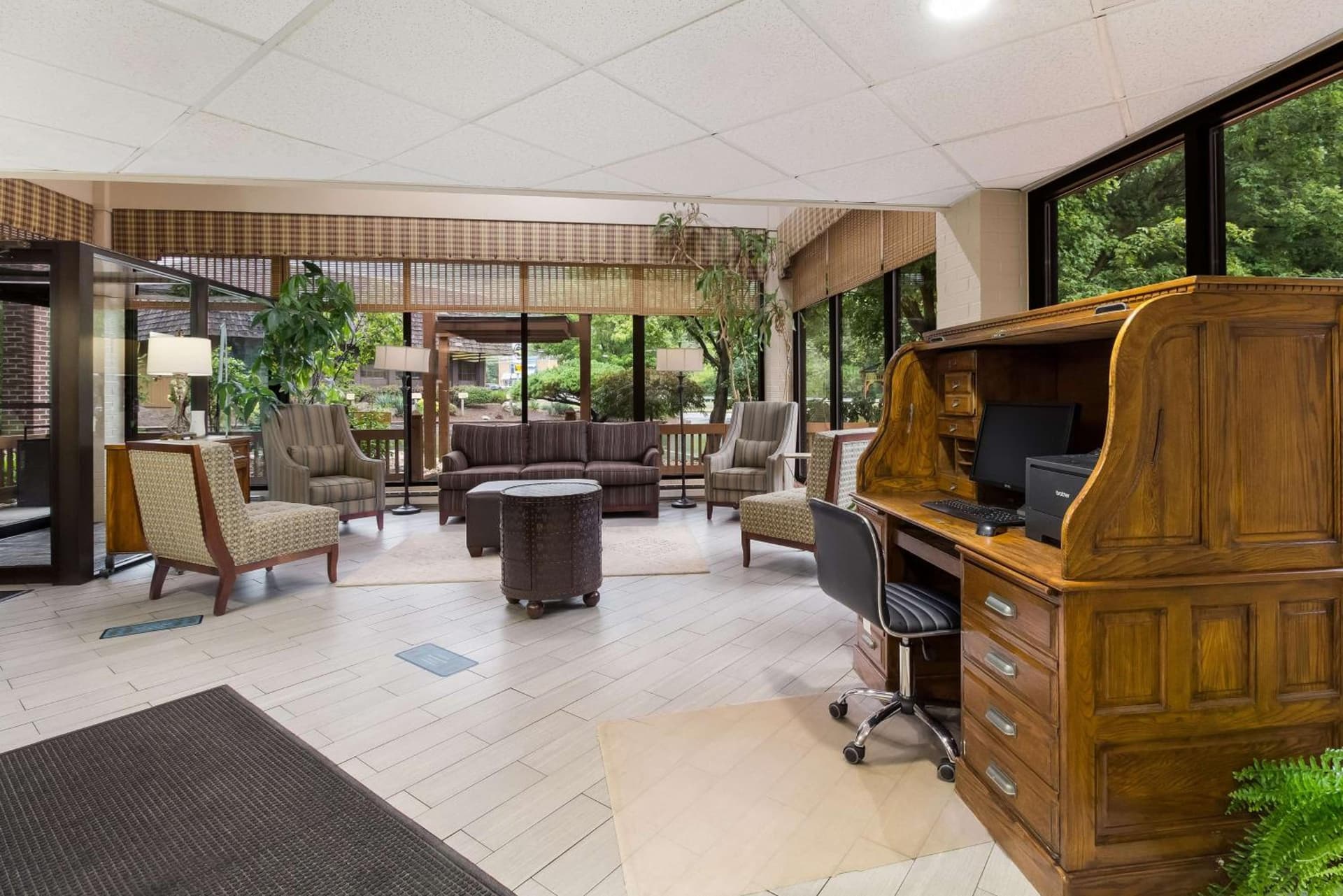 Best Western Braddock Inn interior in La Vale, MD — gallery photo 2