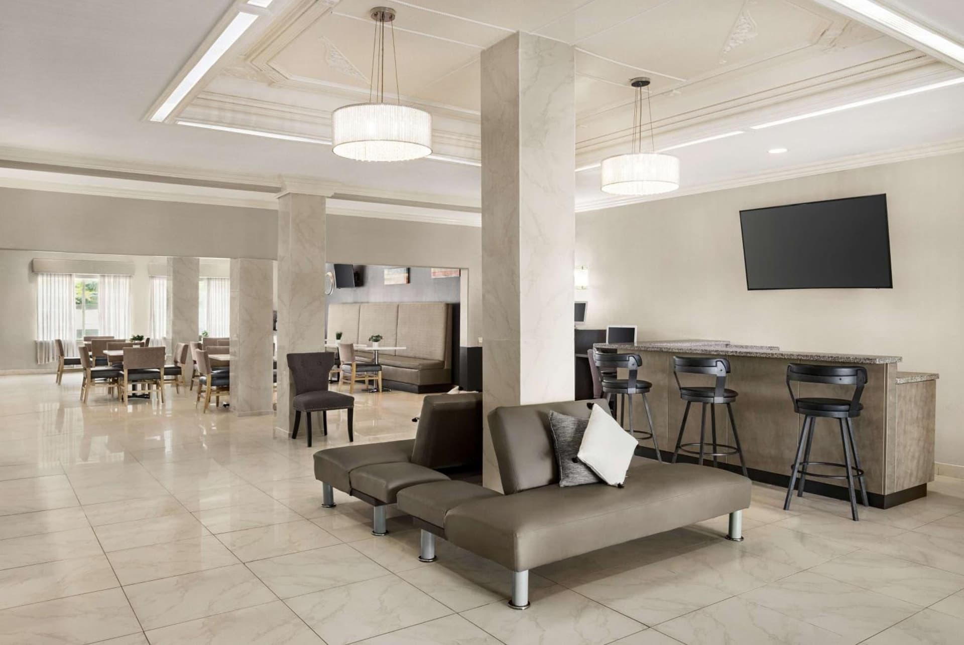 La Quinta by Wyndham Brownsville North interior in Brownsville, TX — gallery photo 2