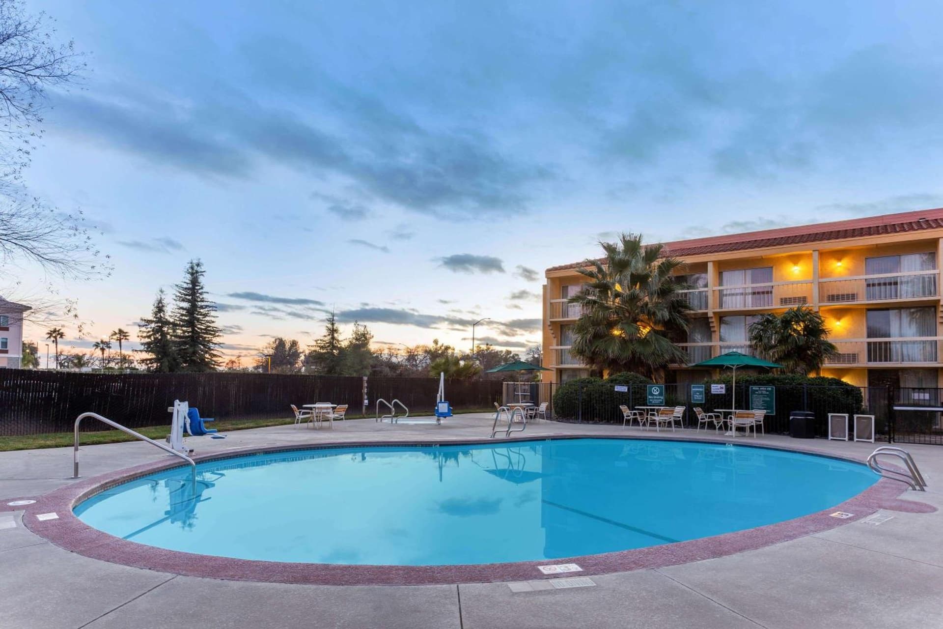 La Quinta by Wyndham Redding property views in Redding, CA — gallery photo 3