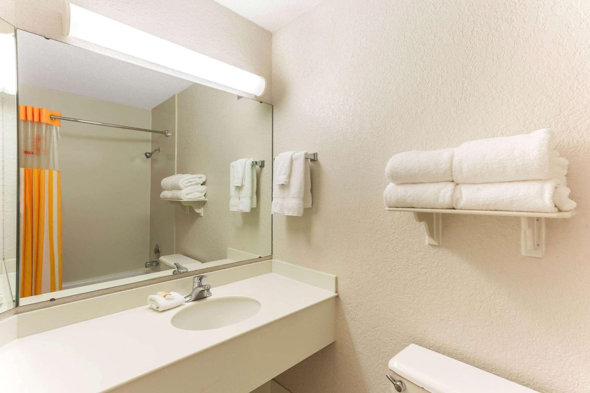 La Quinta by Wyndham Redding gallery photo in Redding, CA — image 10