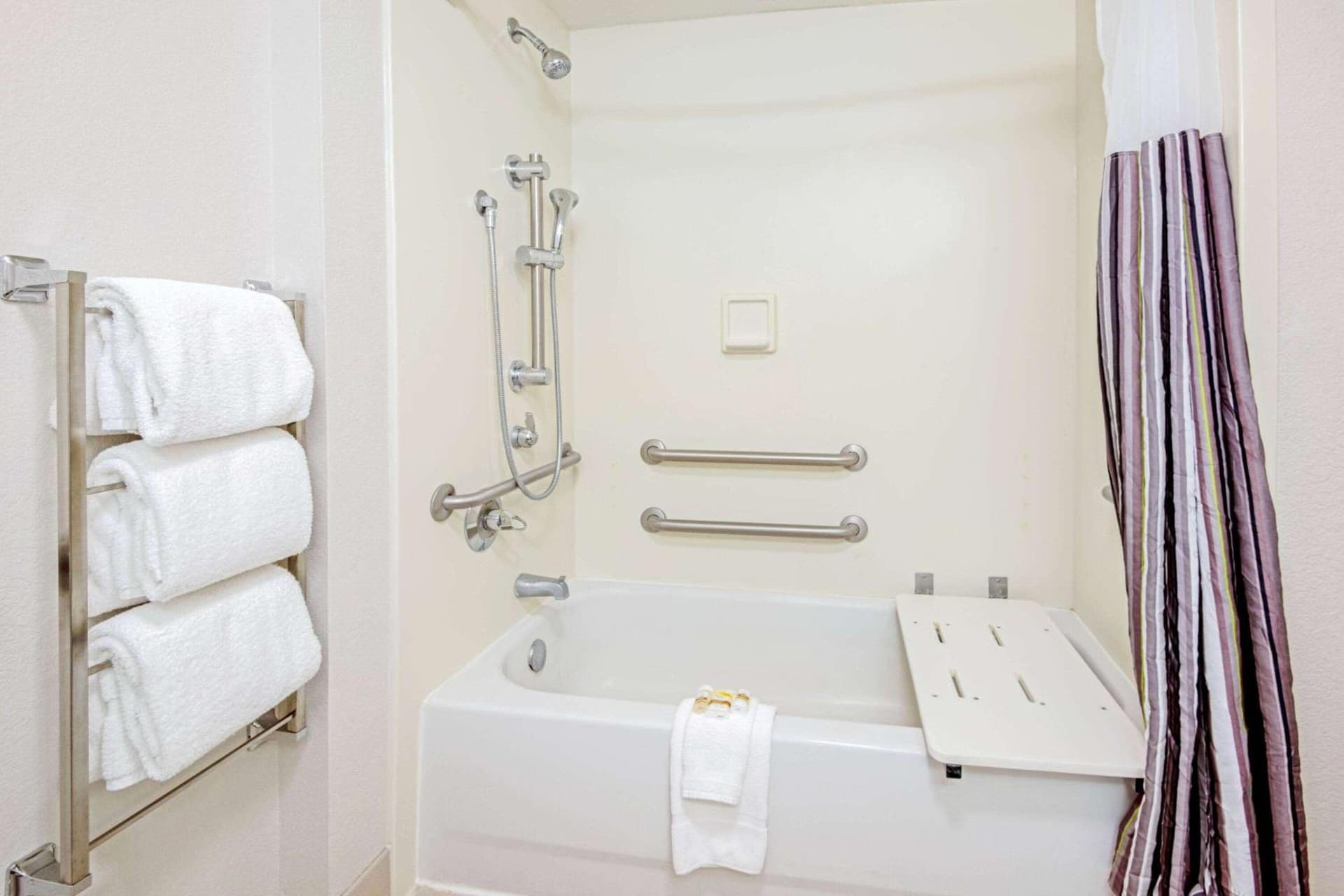 La Quinta by Wyndham San Antonio Airport gallery photo in San Antonio, TX — image 5