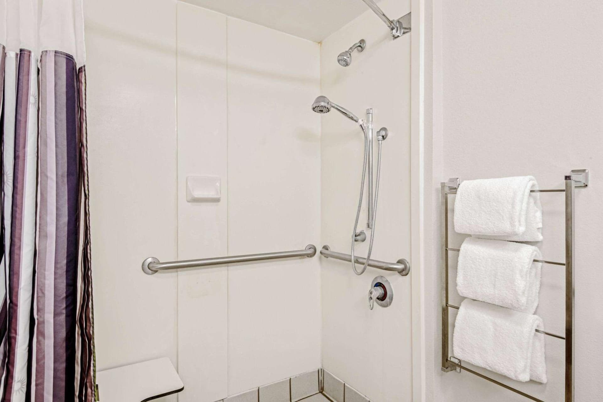 La Quinta by Wyndham San Antonio Airport gallery photo in San Antonio, TX — image 4