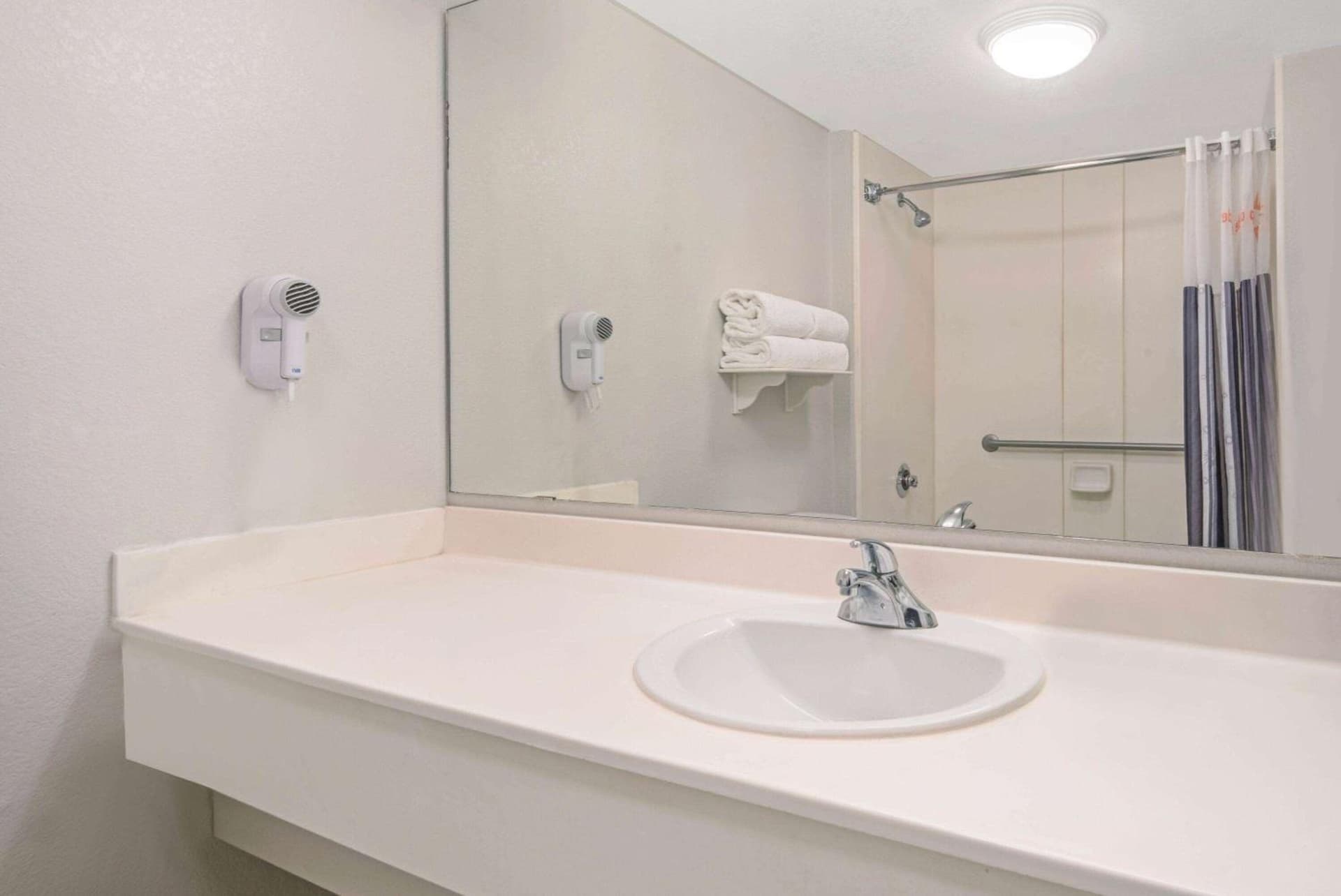 La Quinta by Wyndham San Antonio Airport gallery photo in San Antonio, TX — image 13