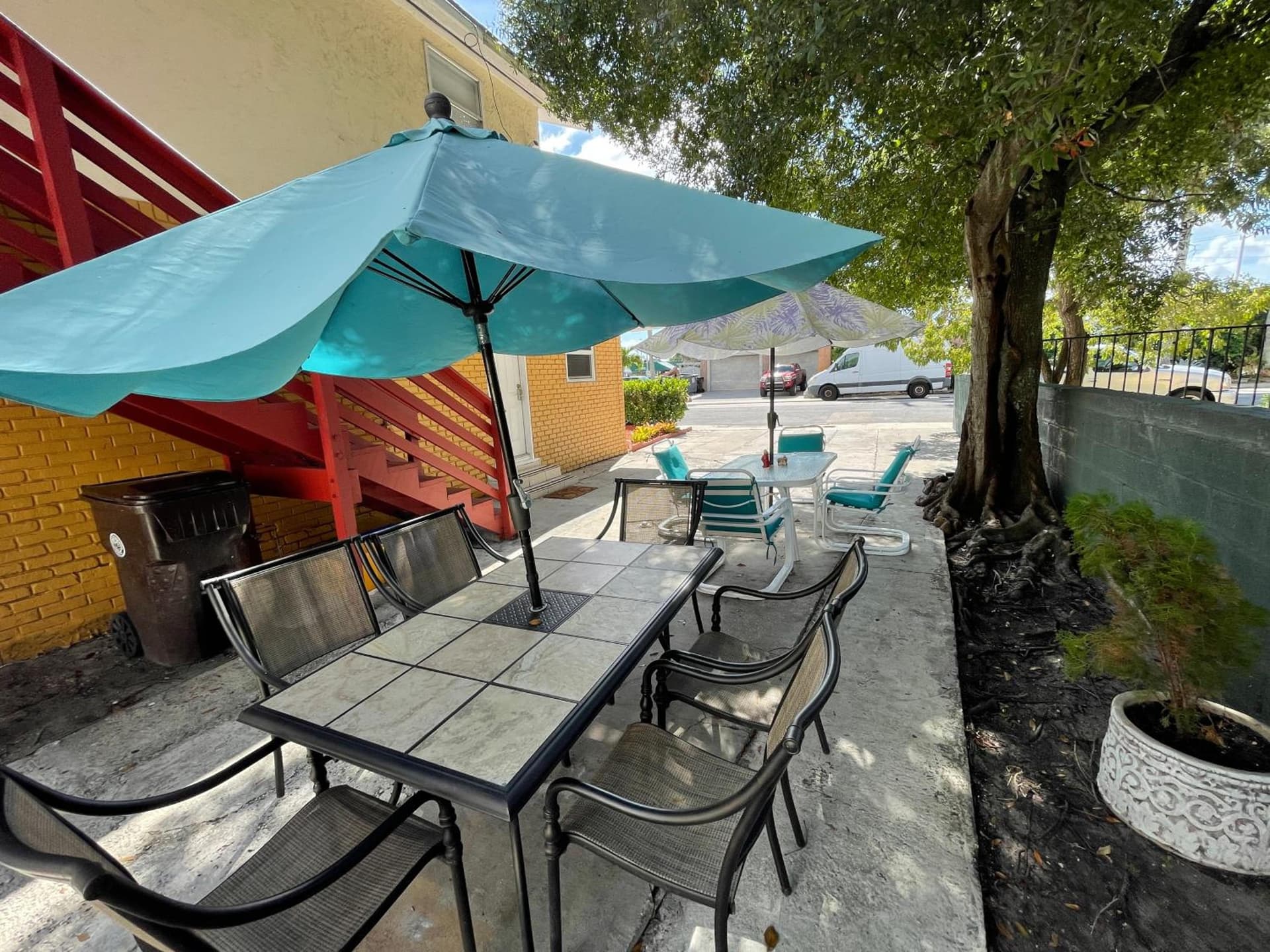 2BR Comfortable Downtown House Near Beach and More property views in West Palm Beach, FL — gallery photo 3