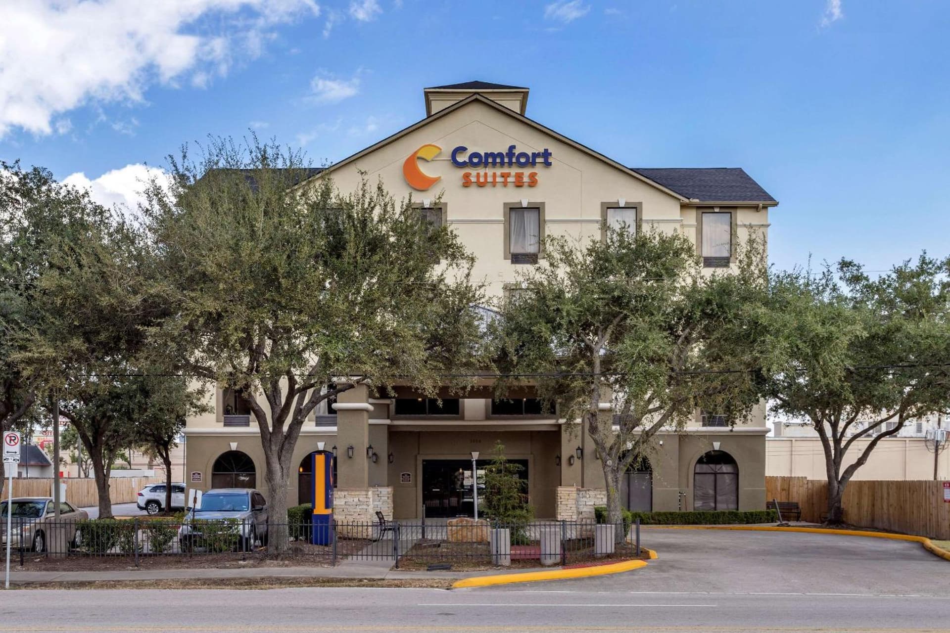 Comfort Suites Houston near Medical Center- NRG Stadium featured exterior or lobby in Houston, TX — similar hotel
