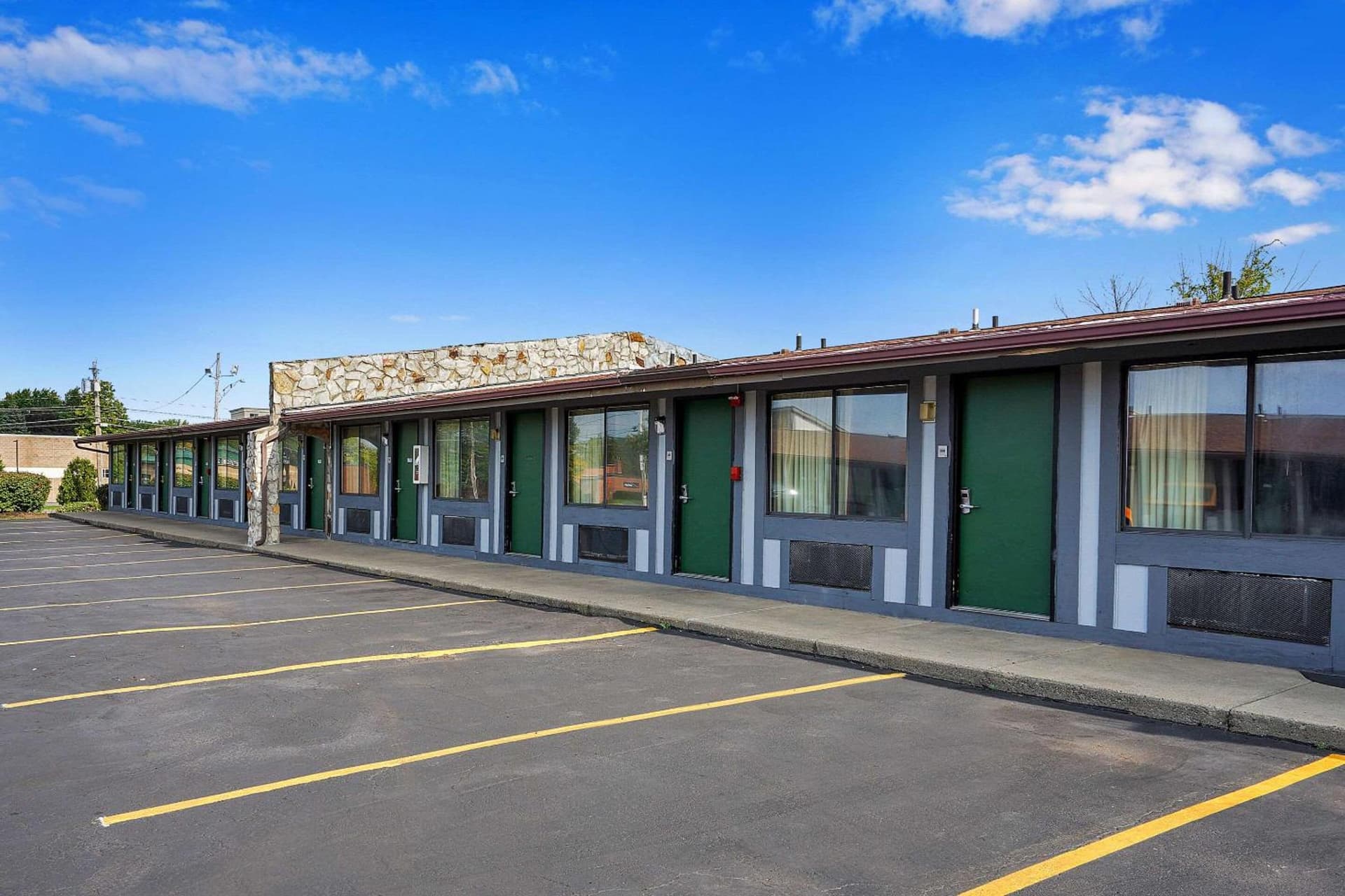 Days-Inn by Wyndham Liverpool-Syracuse property views in Liverpool, NY — gallery photo 3
