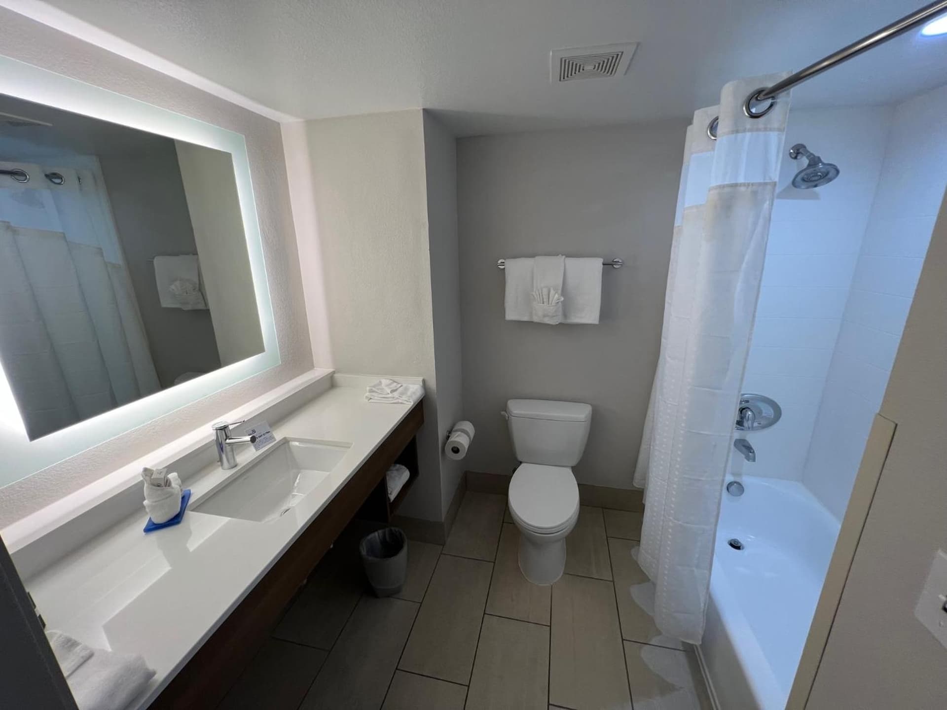 Holiday Inn Express Hotel & Suites Lake Elsinore by IHG gallery photo in Lake Elsinore, CA — image 30