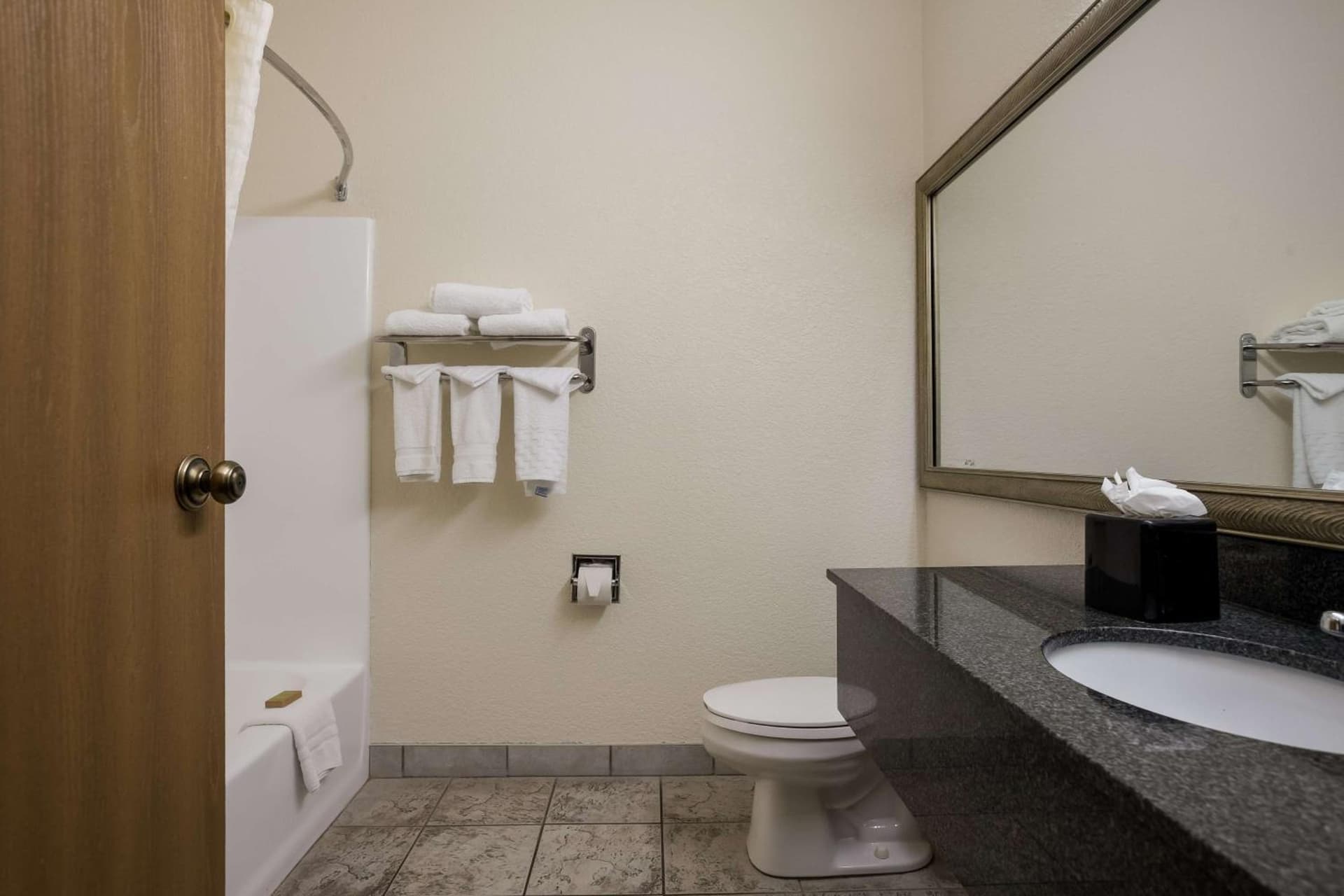 Best Western Kendallville Inn gallery photo in Kendallville, IN — image 30