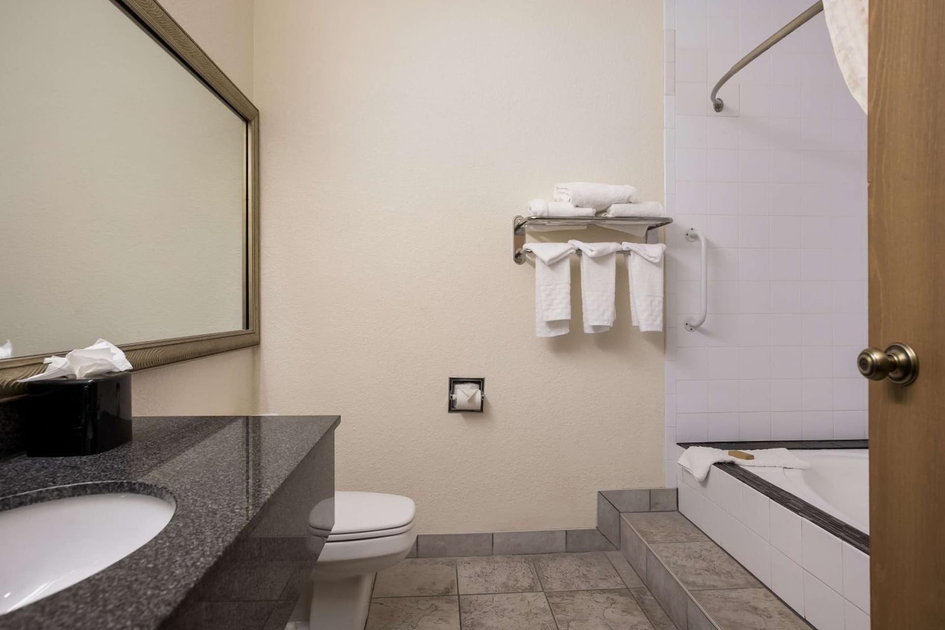 Best Western Kendallville Inn gallery photo in Kendallville, IN — image 15