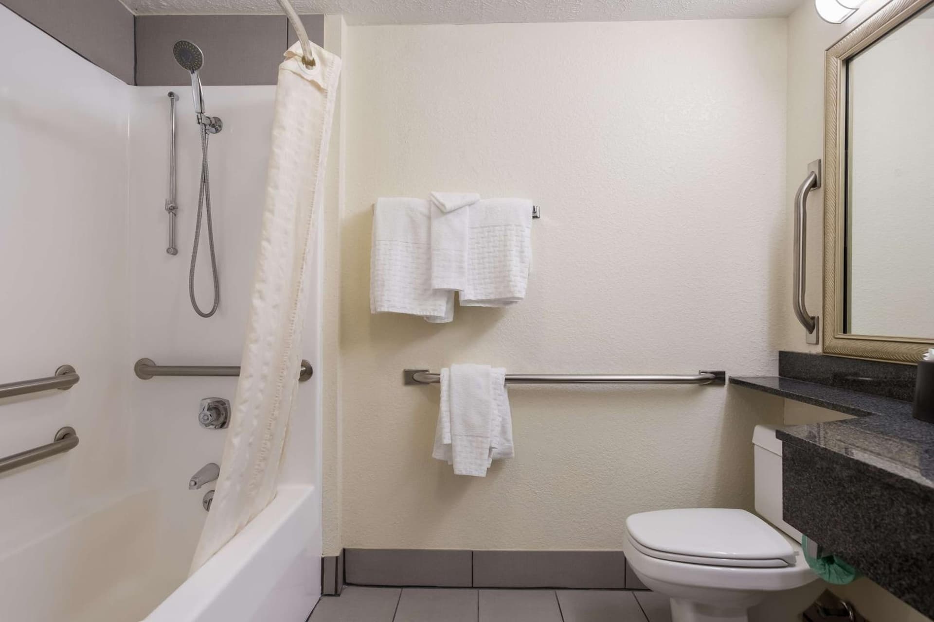 Best Western Kendallville Inn gallery photo in Kendallville, IN — image 24