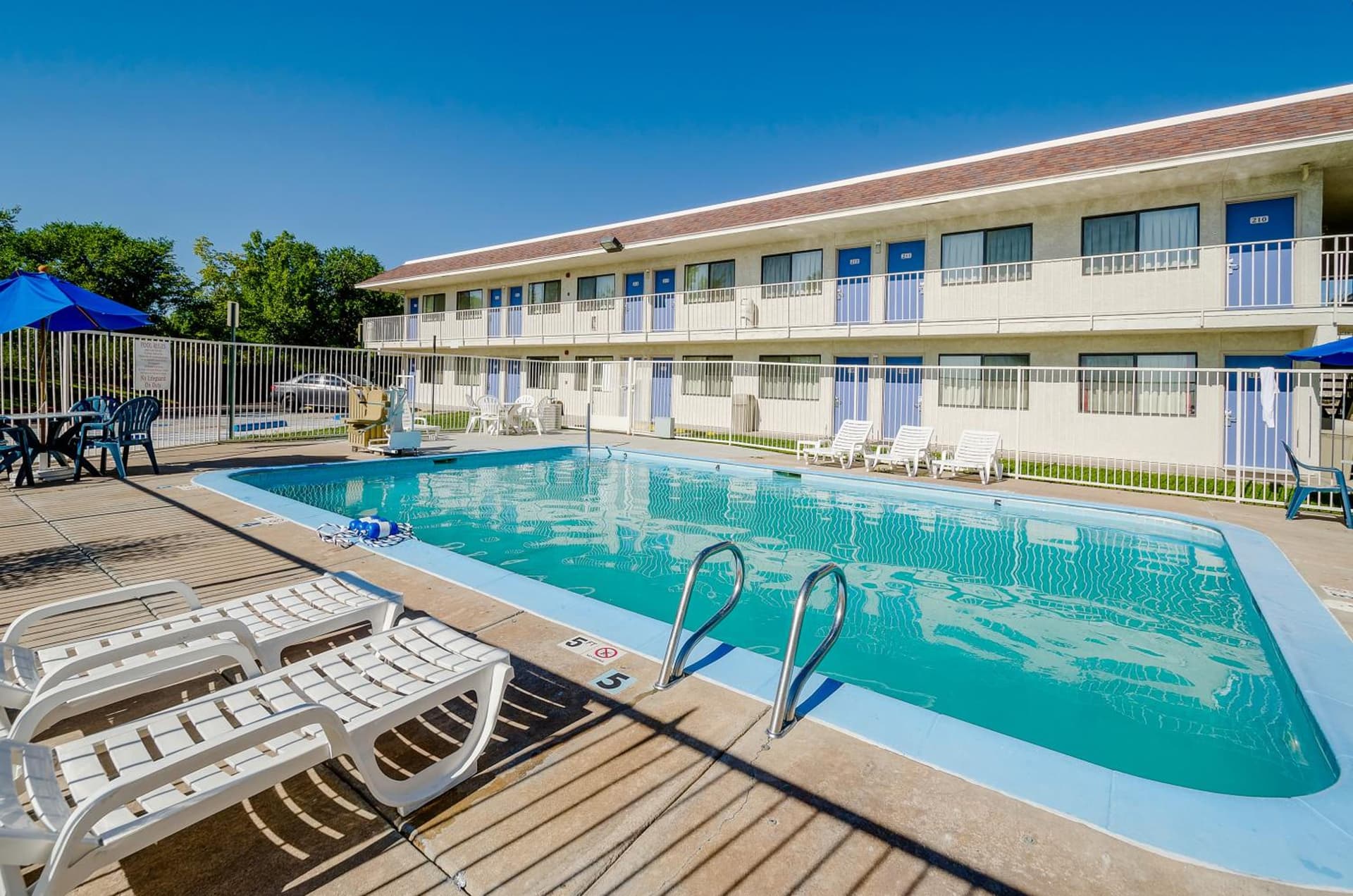 Motel 6 Thornton gallery photo in Thornton, CO — image 6
