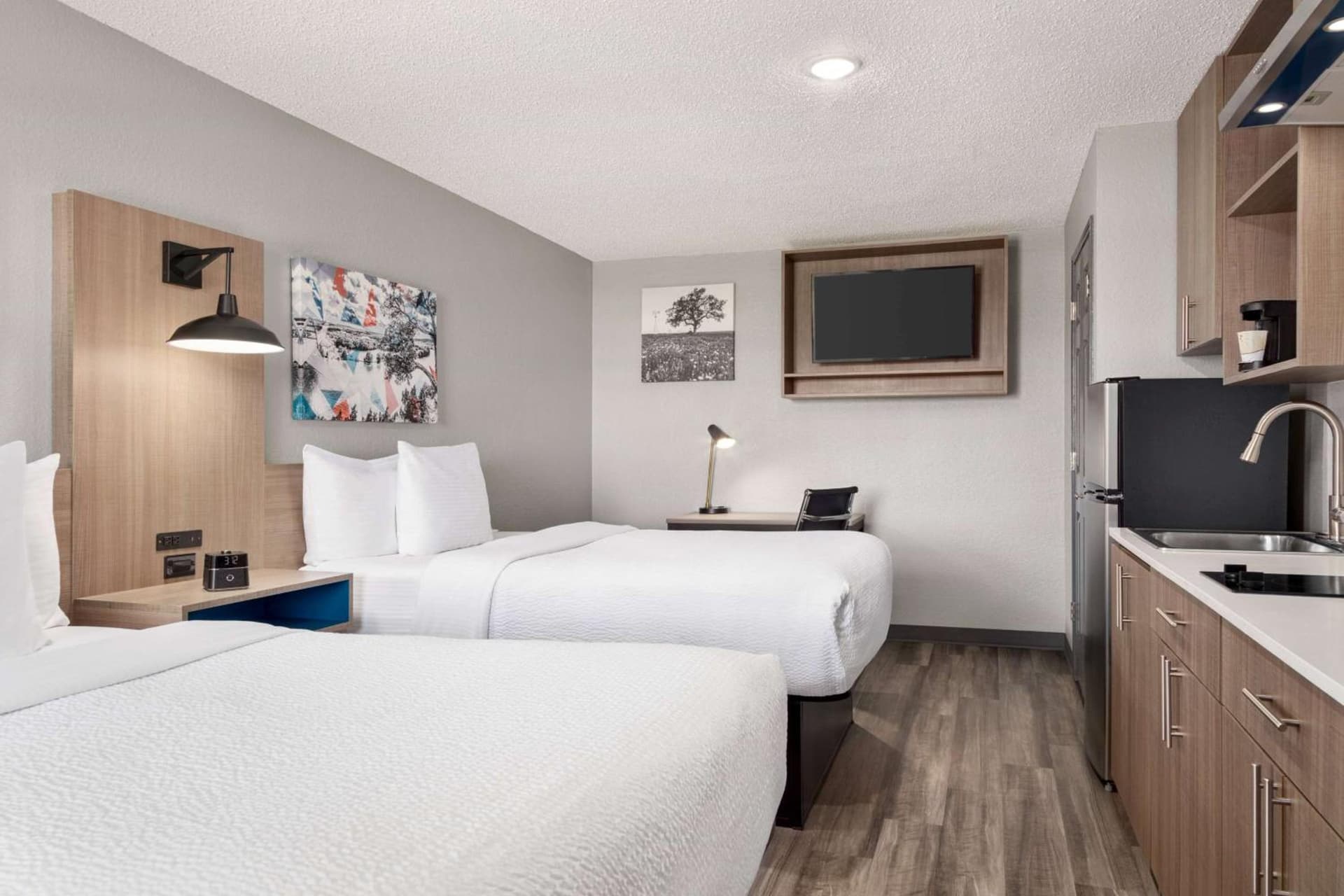 La Quinta Inn by Wyndham Temple interior in Temple, TX — gallery photo 2