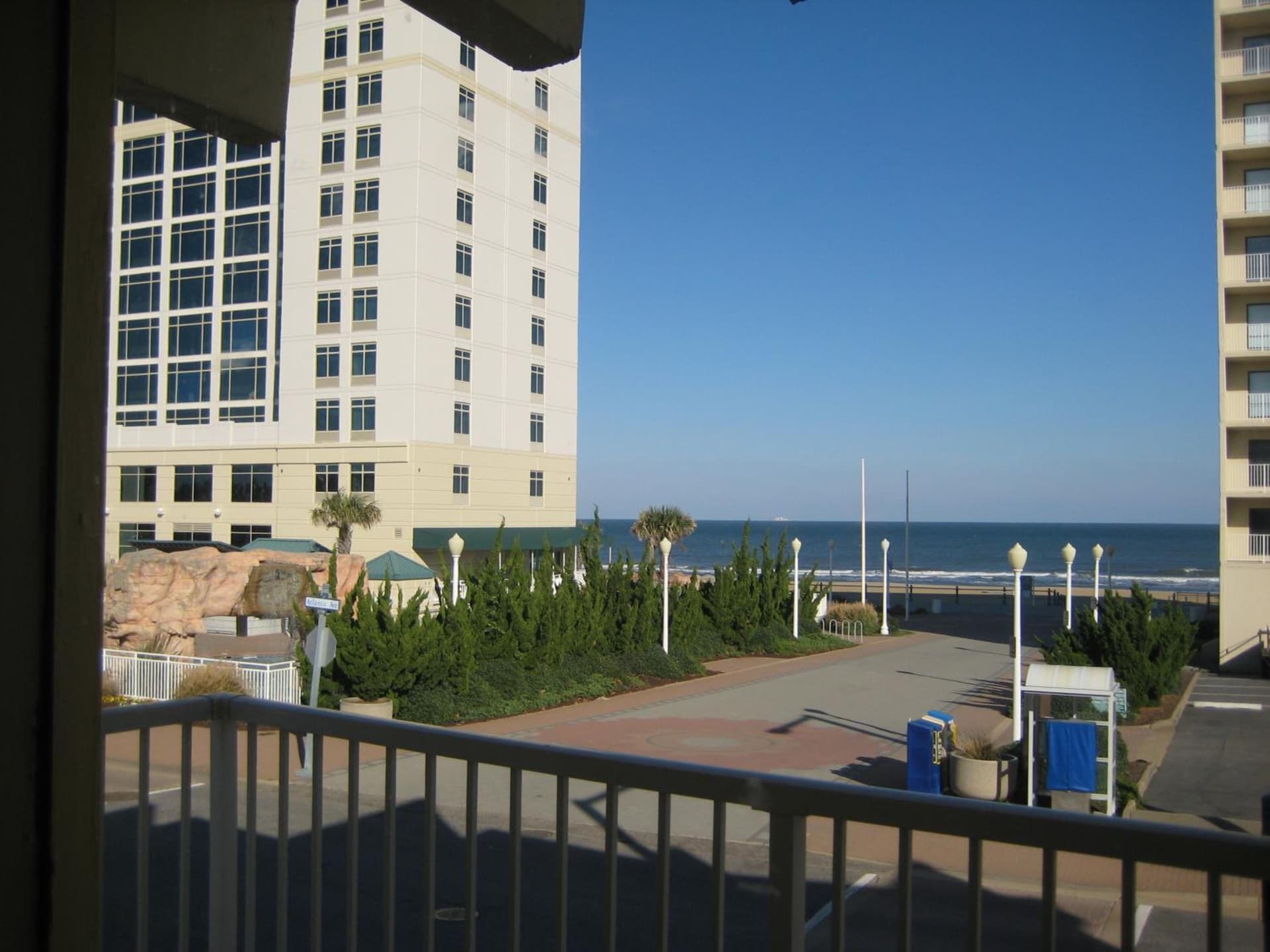 Cutty Sark Efficiencies and Historic Cottage's featured exterior or lobby in Virginia Beach, VA — similar hotel