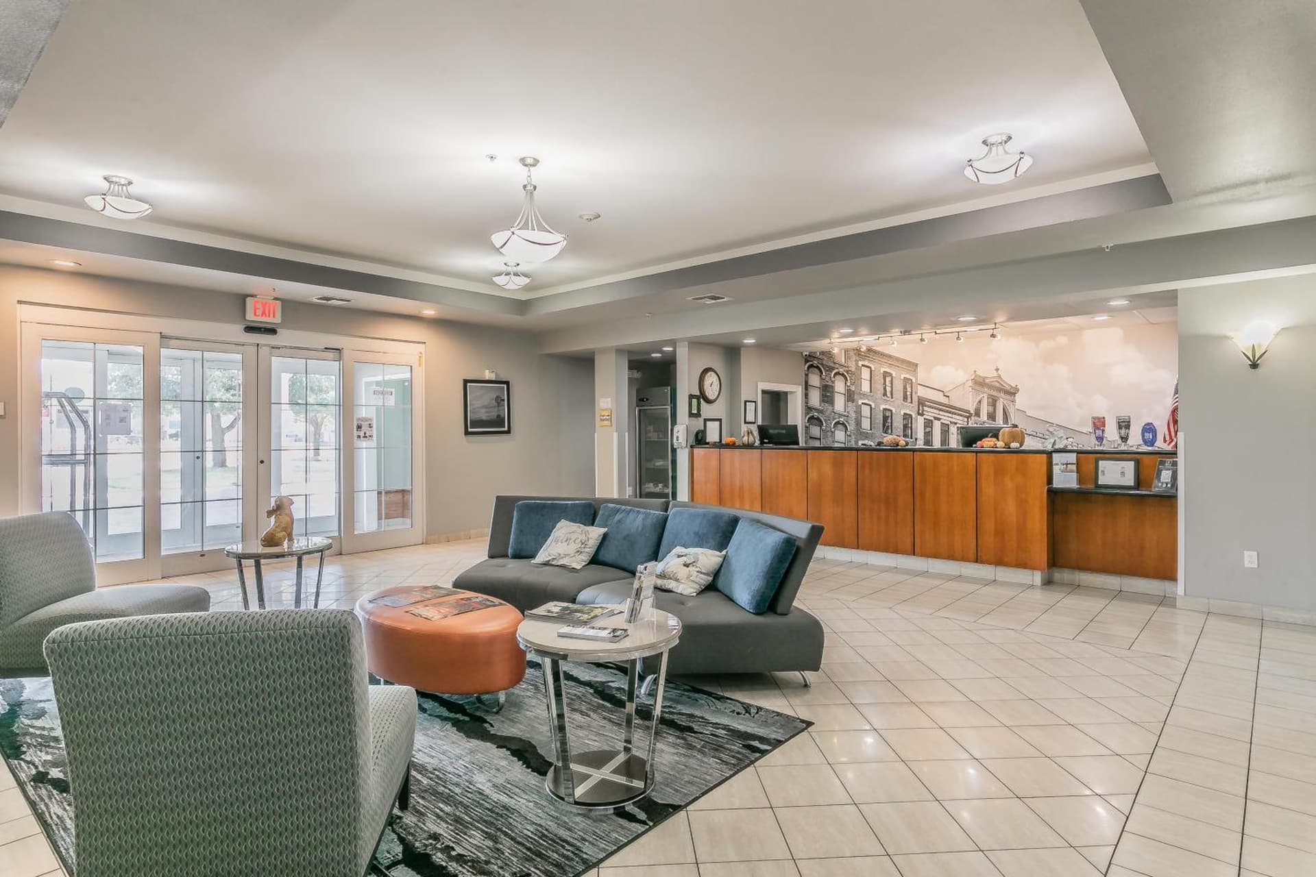 La Quinta by Wyndham Granbury interior in Granbury, TX — gallery photo 2