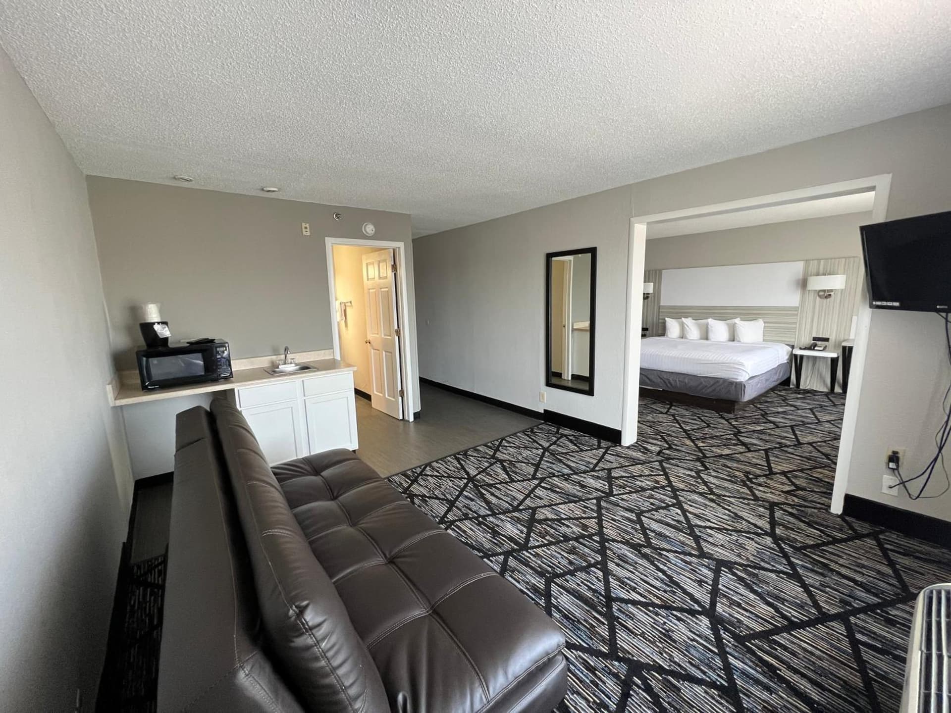 Baymont by Wyndham Peoria property views in Peoria, IL — gallery photo 3