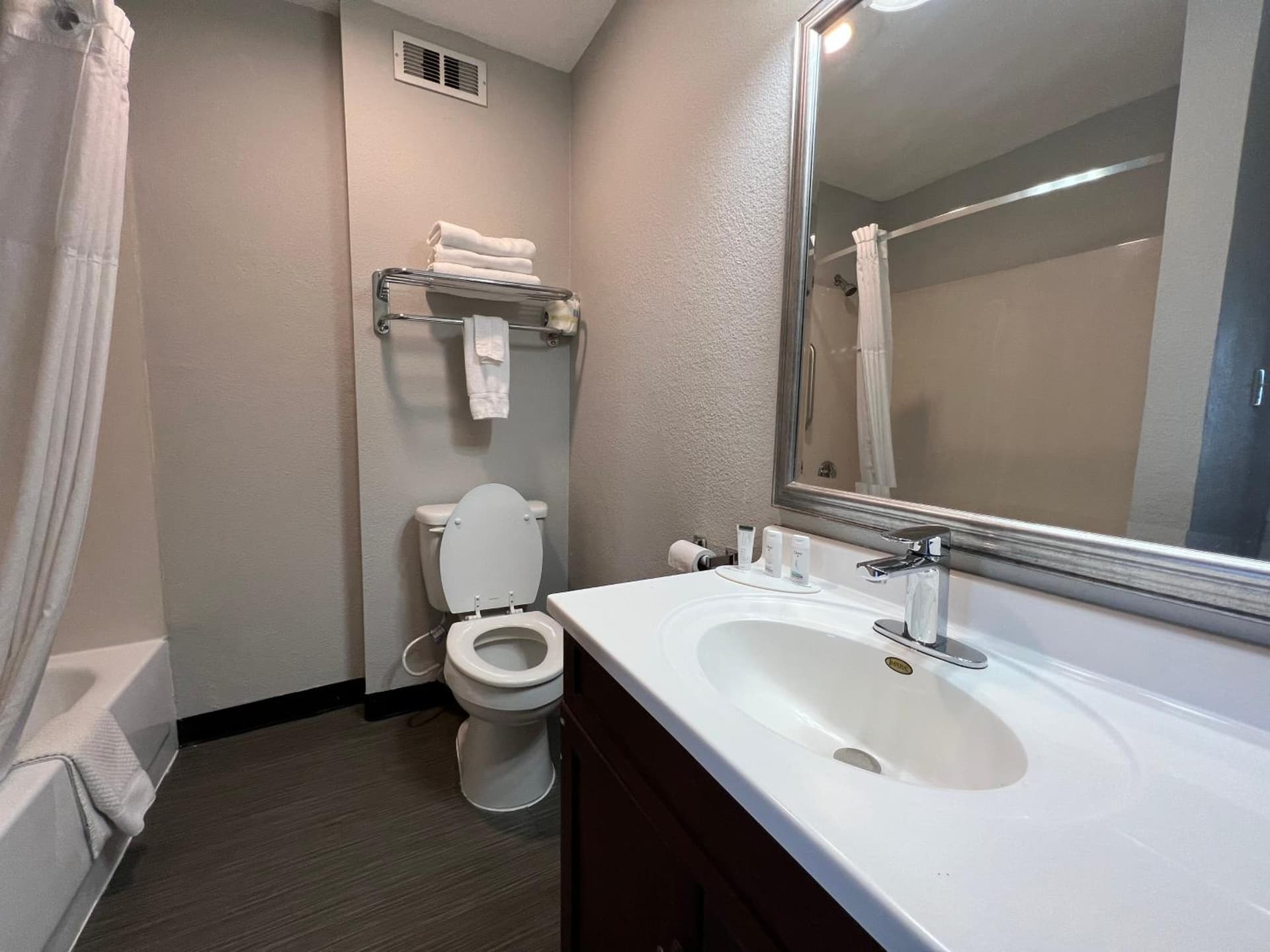 Baymont by Wyndham Peoria gallery photo in Peoria, IL — image 29