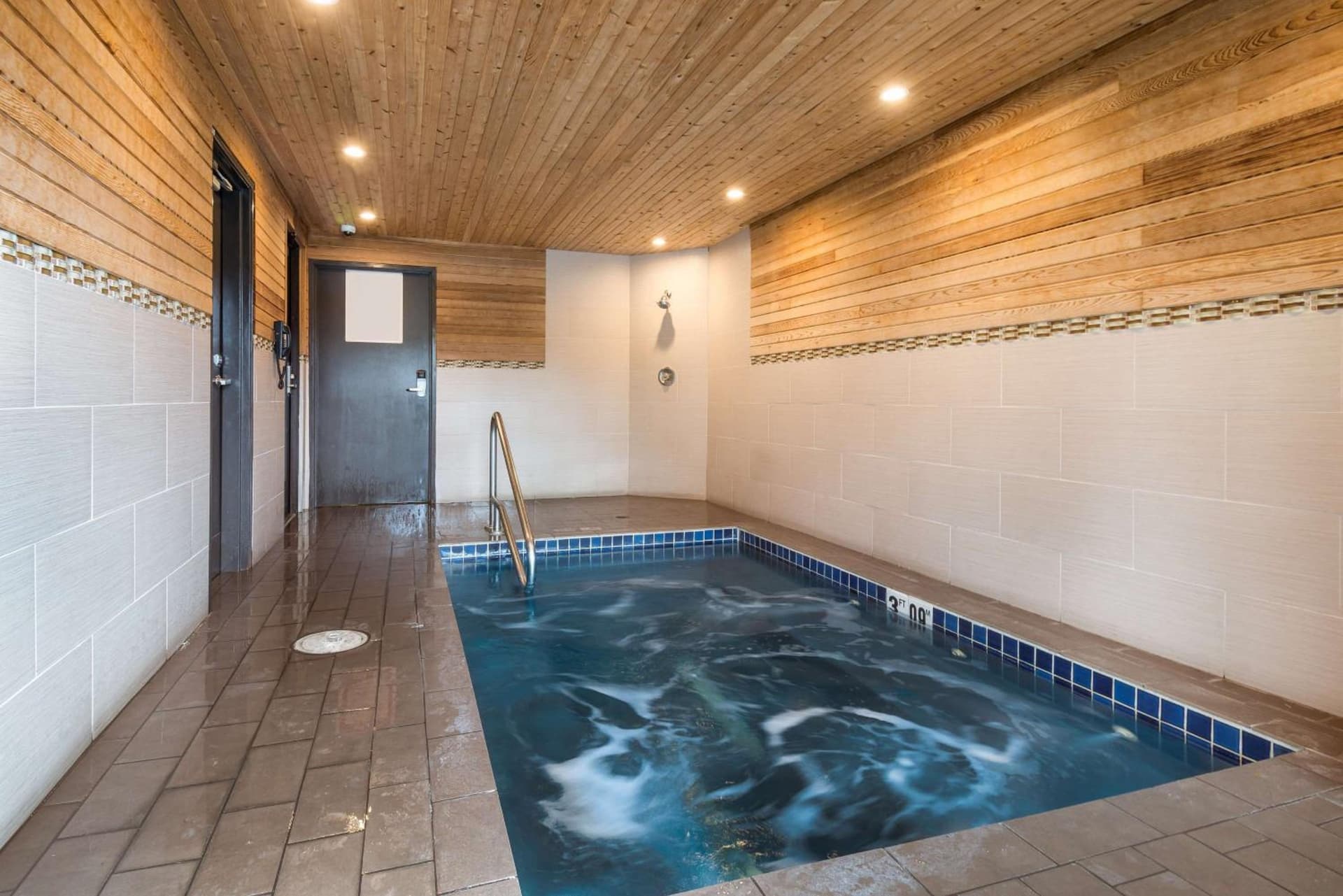 Best Western Mt. Hood Inn interior in Government Camp, OR — gallery photo 2