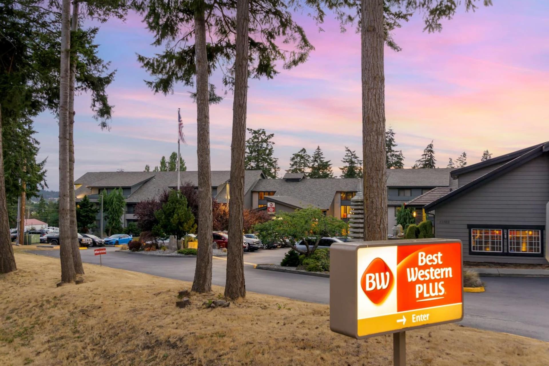 Best Western Plus Oak Harbor Hotel & Conference Center interior in Oak Harbor, WA — gallery photo 2