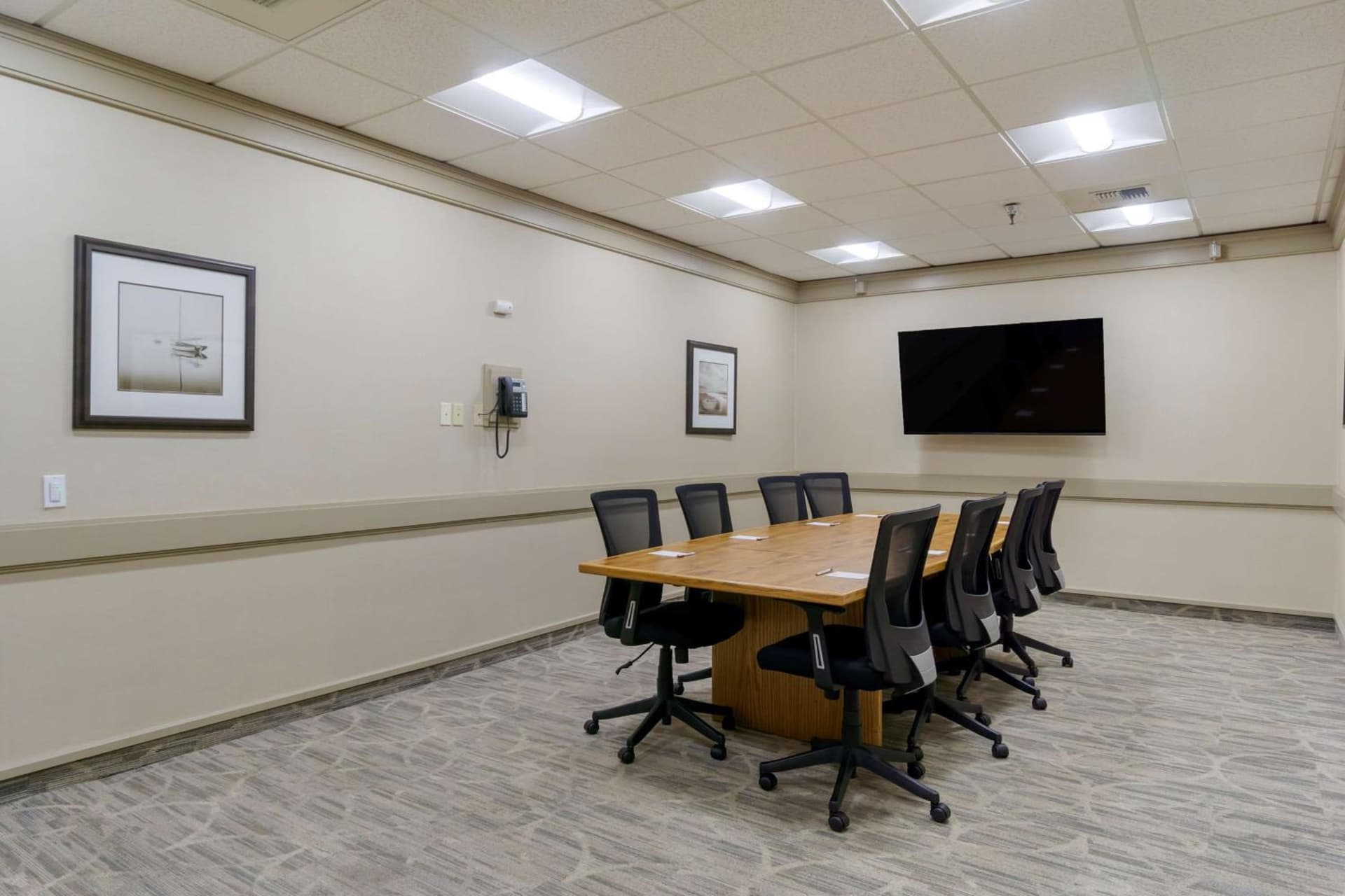 Best Western Plus Oak Harbor Hotel & Conference Center property views in Oak Harbor, WA — gallery photo 3