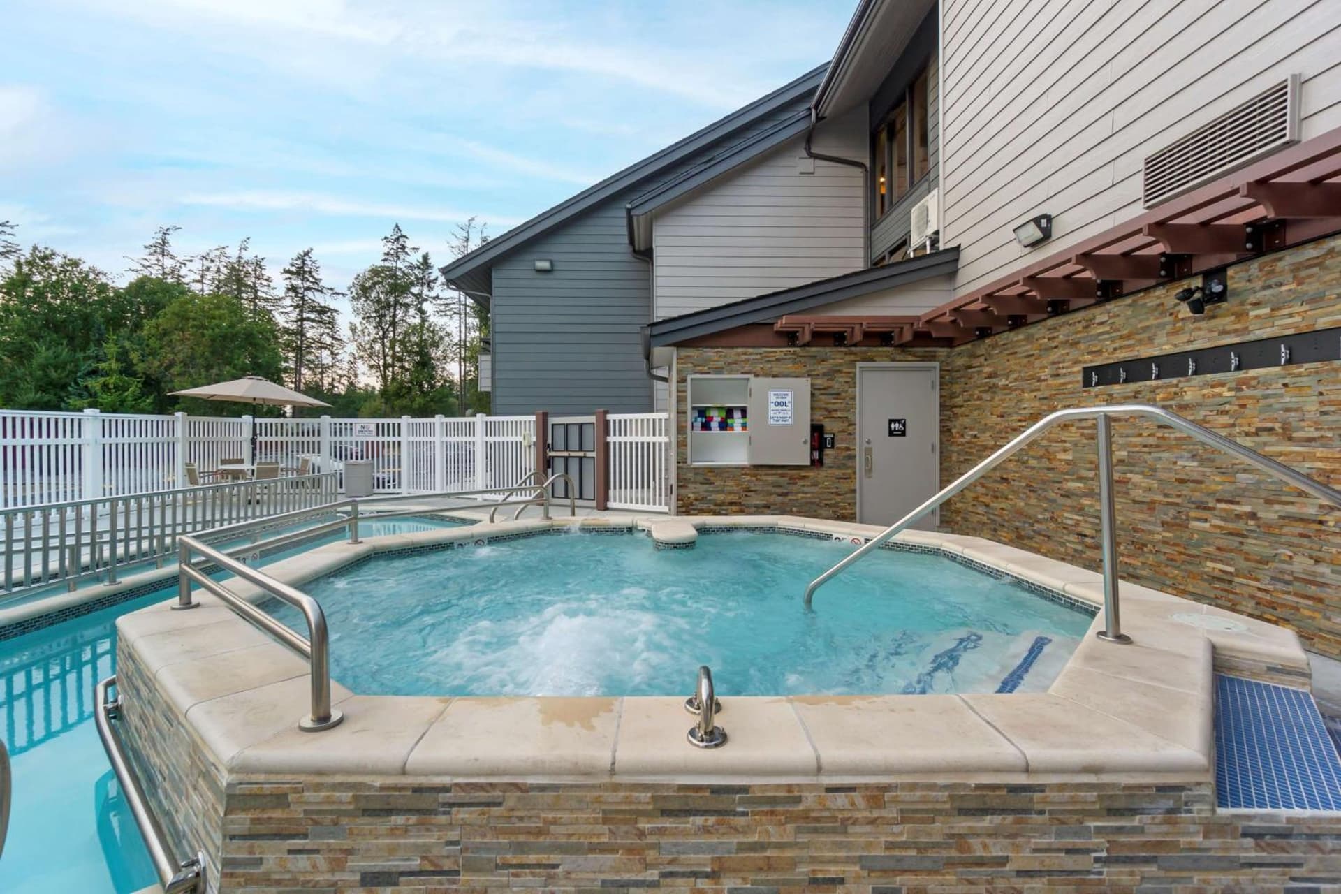 Best Western Plus Oak Harbor Hotel & Conference Center gallery photo in Oak Harbor, WA — image 9