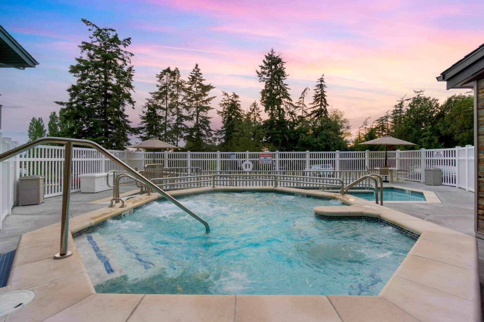 Best Western Plus Oak Harbor Hotel & Conference Center property views in Oak Harbor, WA — gallery photo 3