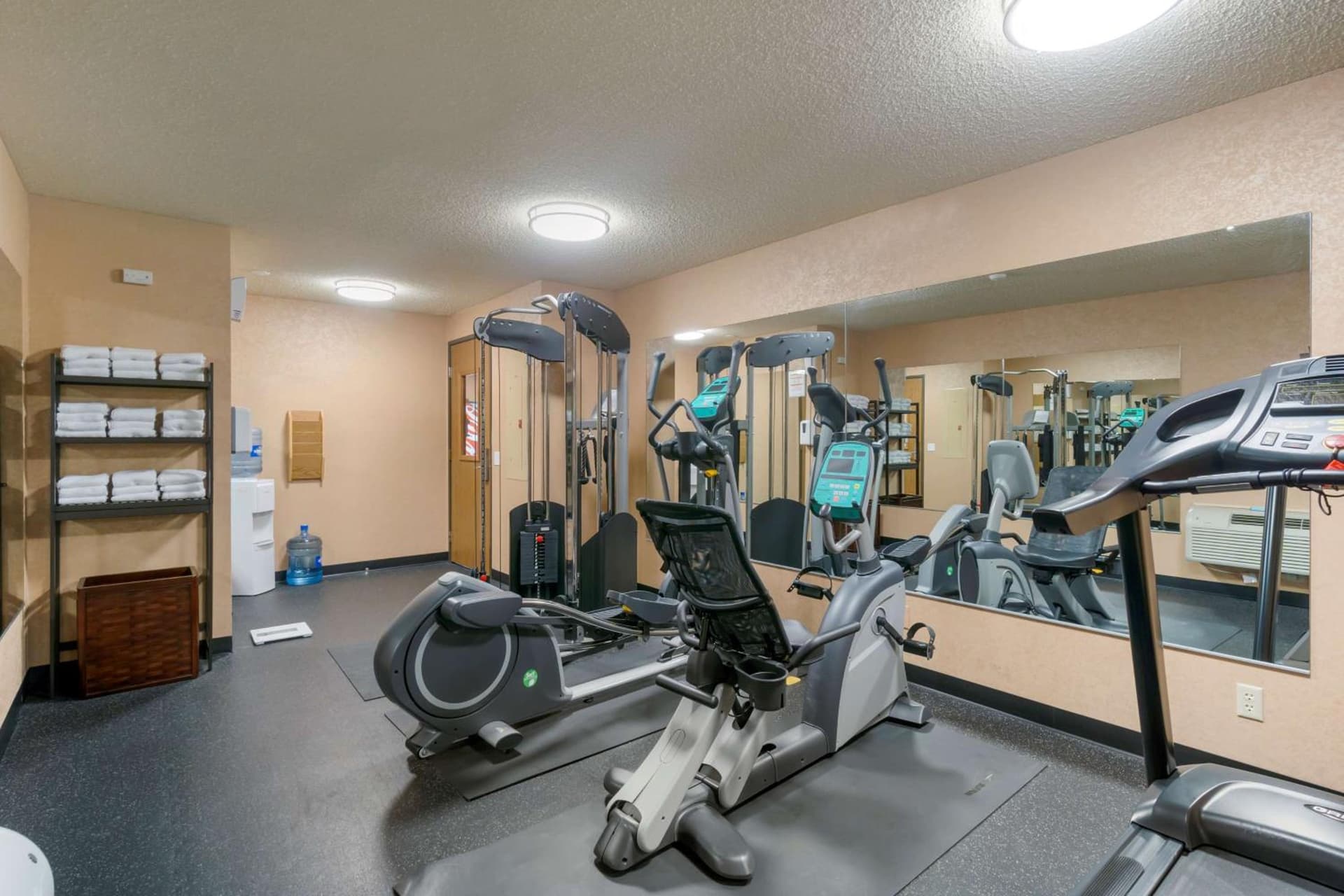 Best Western Plus Oak Harbor Hotel & Conference Center gallery photo in Oak Harbor, WA — image 47
