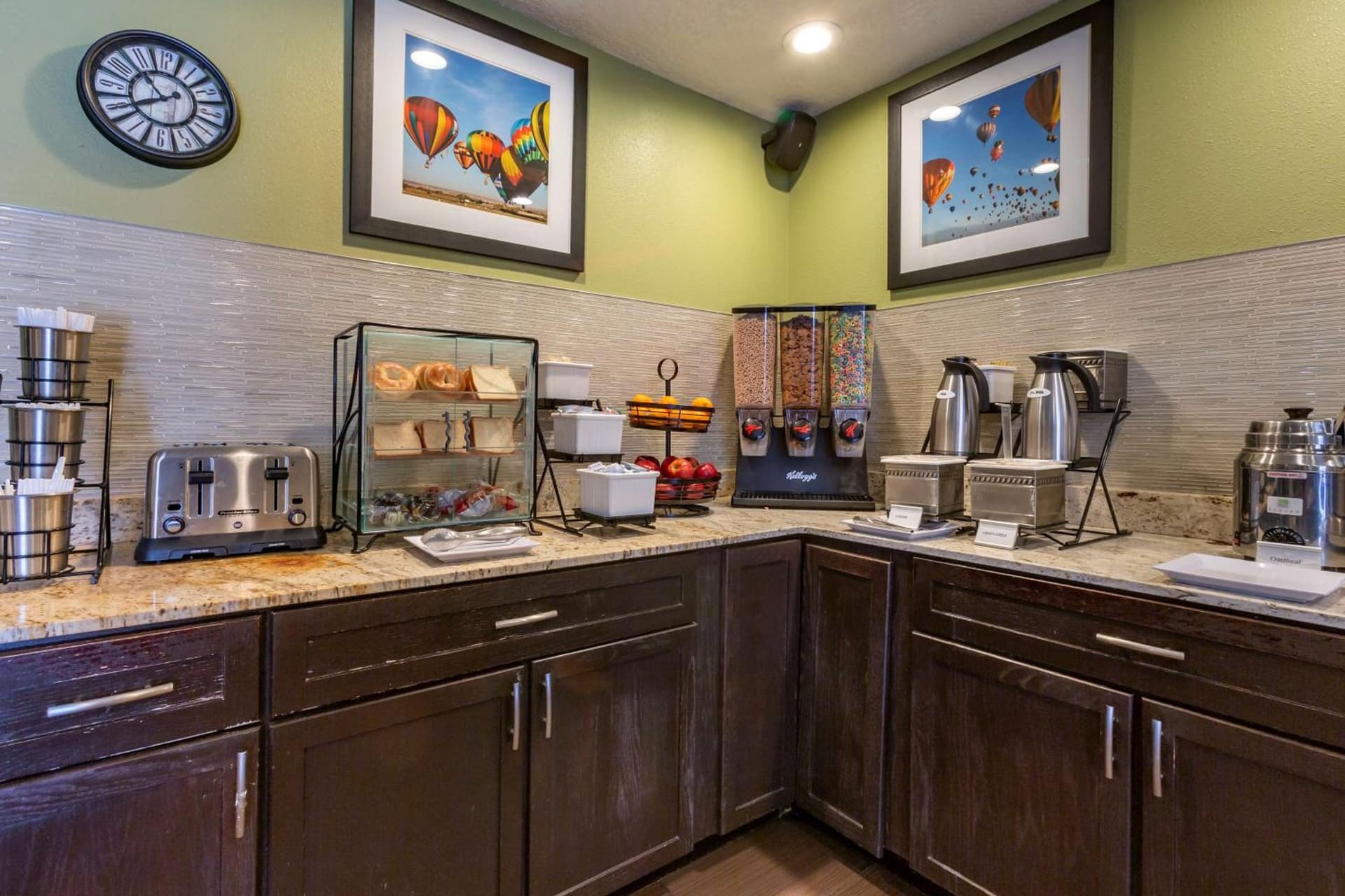 Best Western Airport Albuquerque InnSuites Hotel & Suites property views in Albuquerque, NM — gallery photo 3