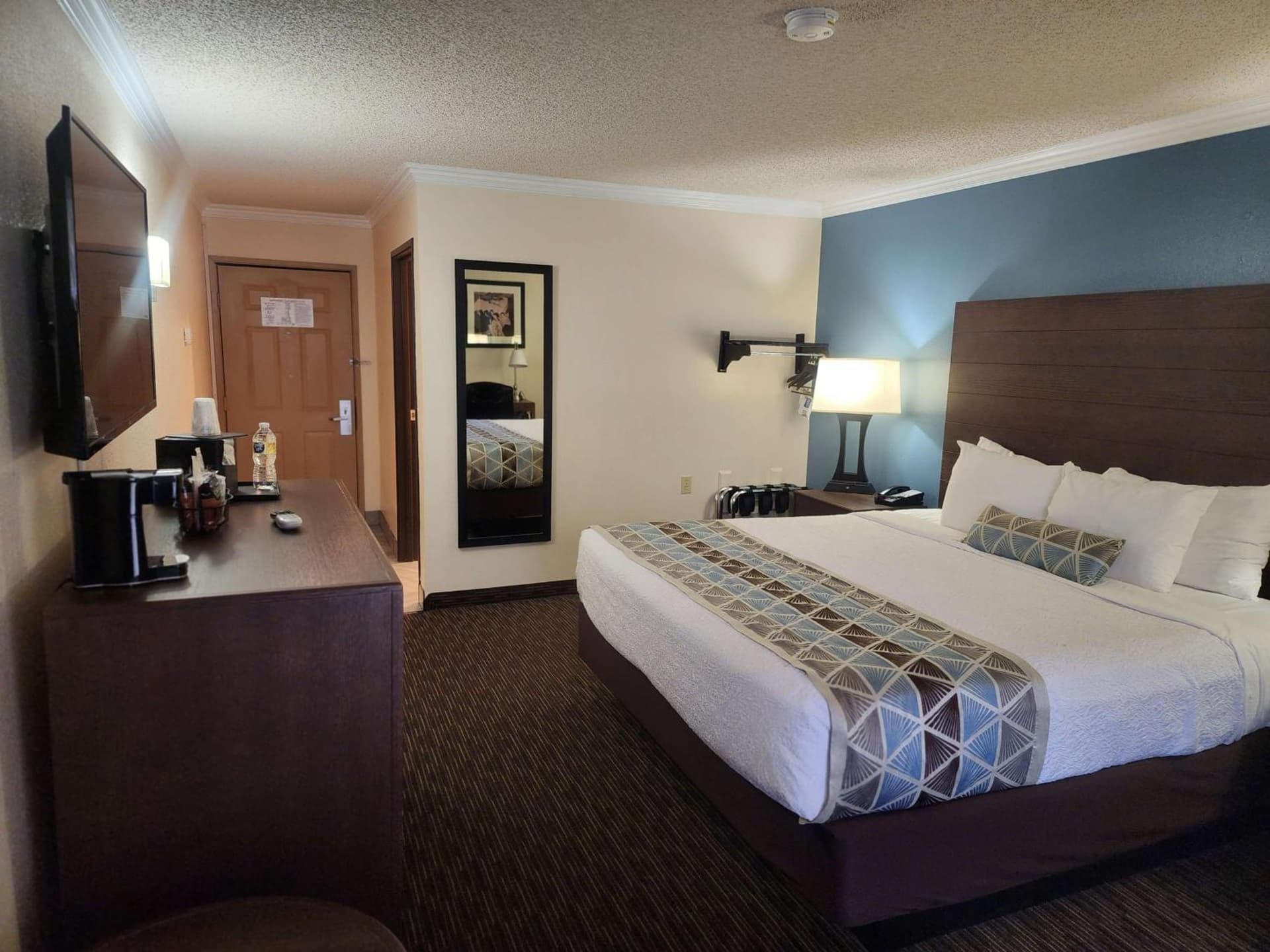 Best Western Airport Albuquerque InnSuites Hotel & Suites property views in Albuquerque, NM — gallery photo 3