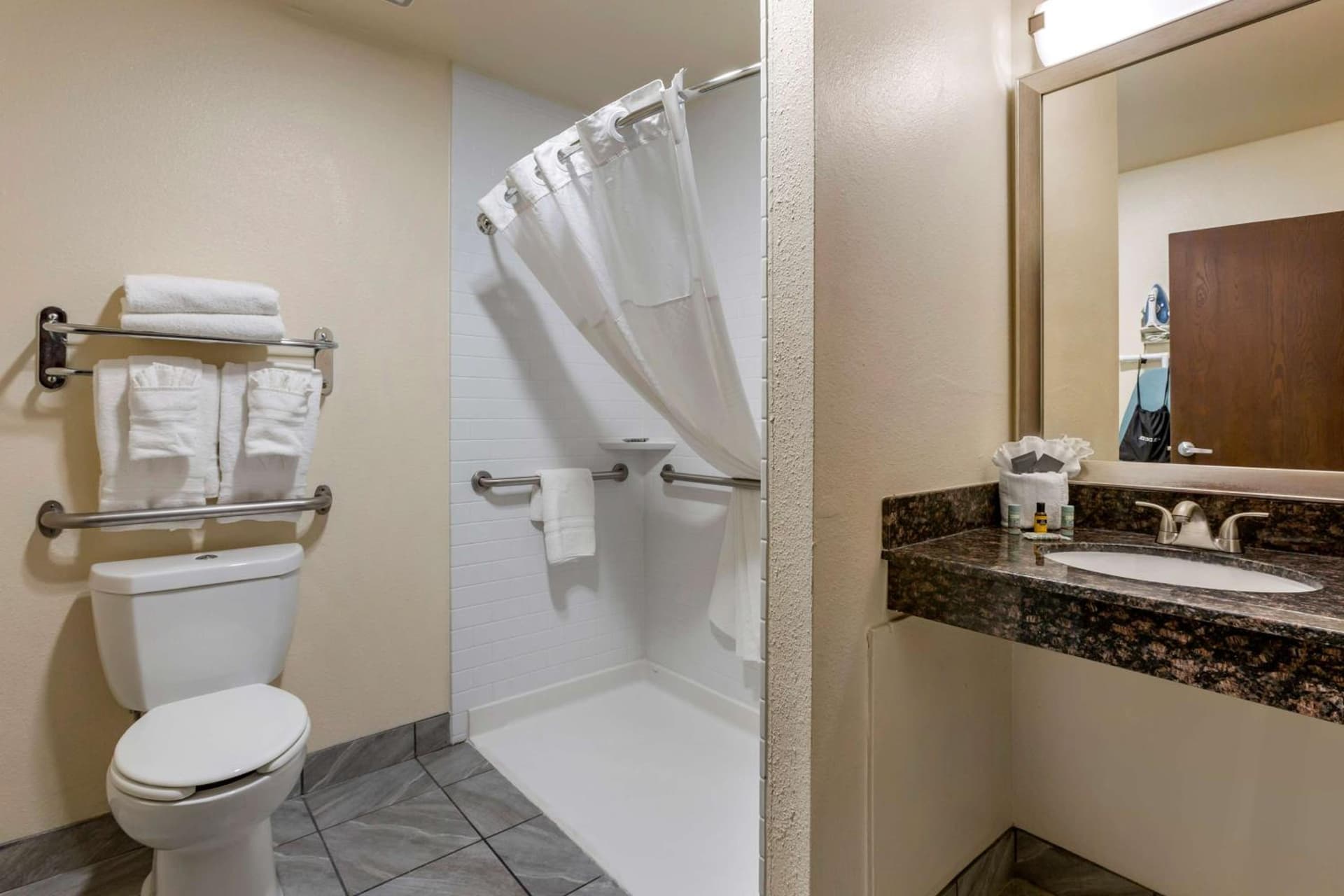 Best Western Airport Albuquerque InnSuites Hotel & Suites gallery photo in Albuquerque, NM — image 9