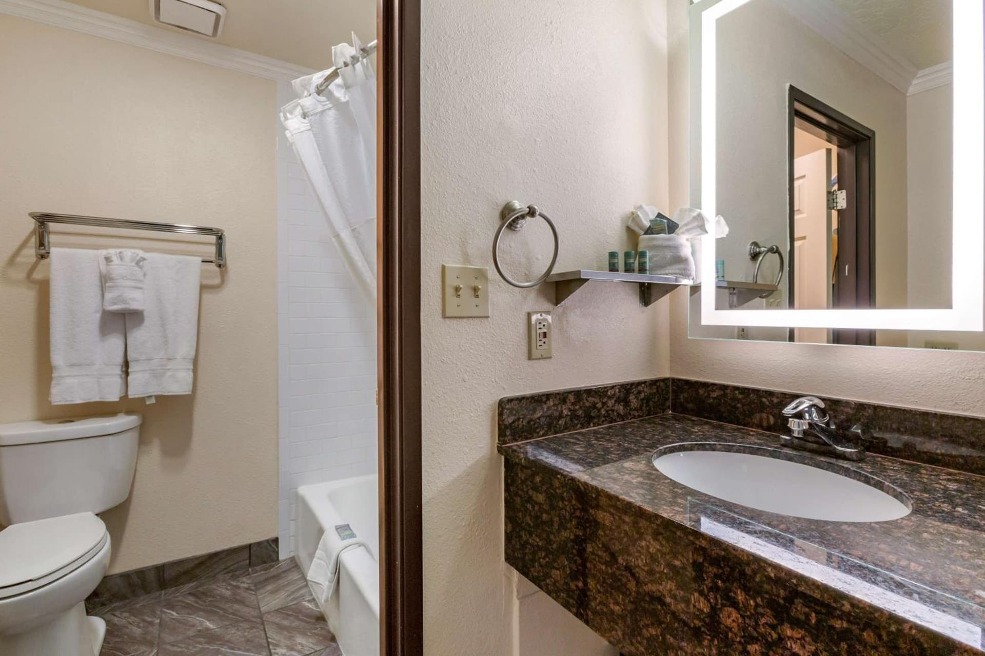 Best Western Airport Albuquerque InnSuites Hotel & Suites gallery photo in Albuquerque, NM — image 24