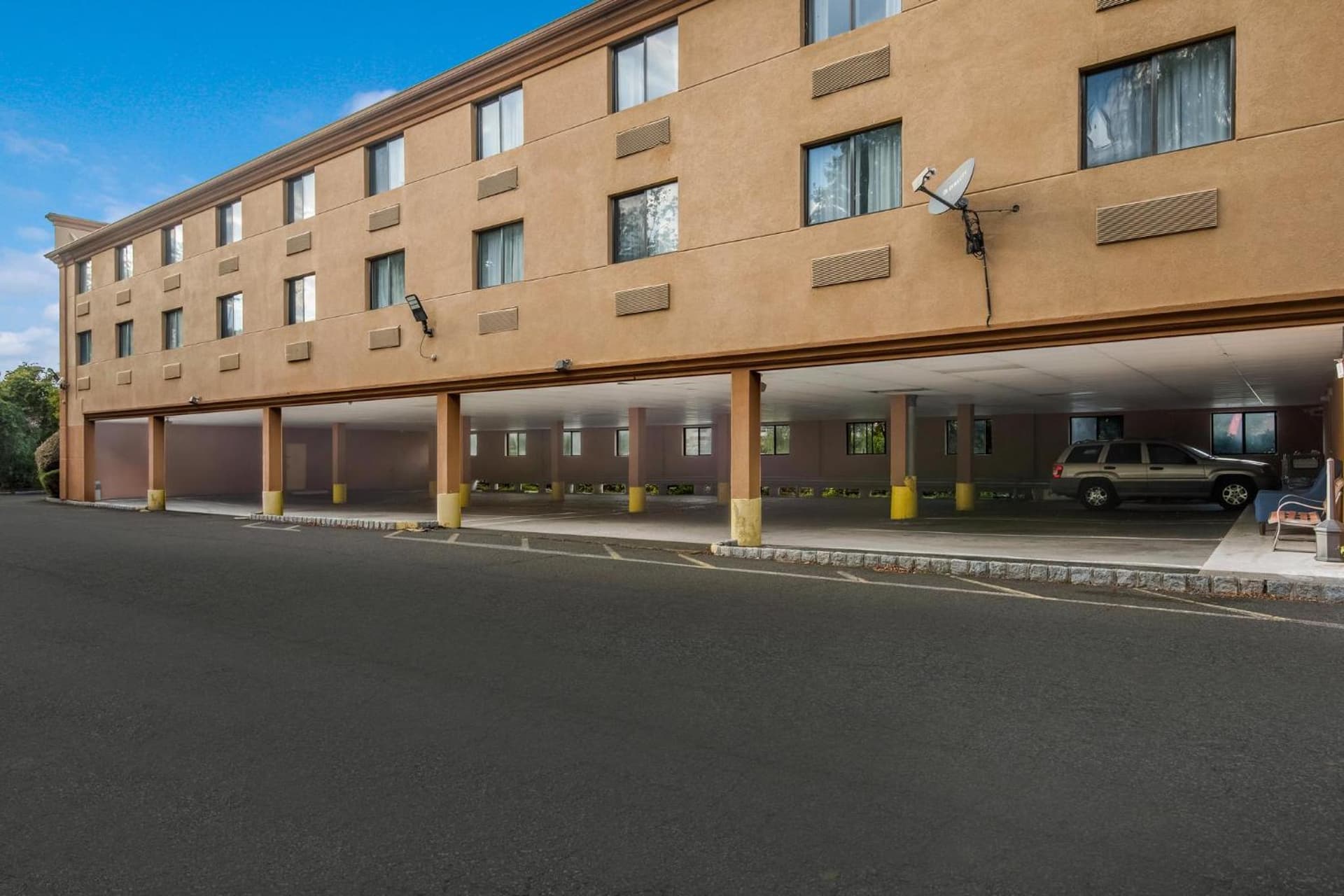Red Roof Inn Fairfield property views in Fairfield — gallery photo 3