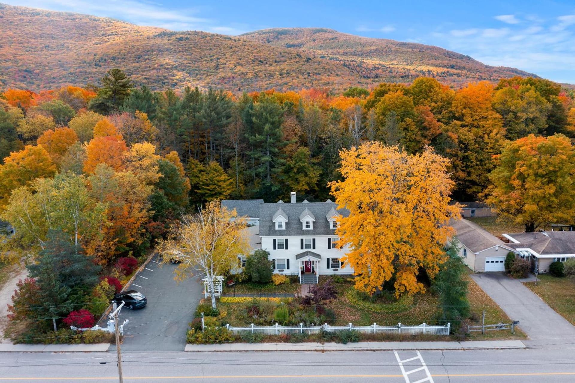 Launchpoint Lodge featured exterior or lobby in Lincoln — similar hotel