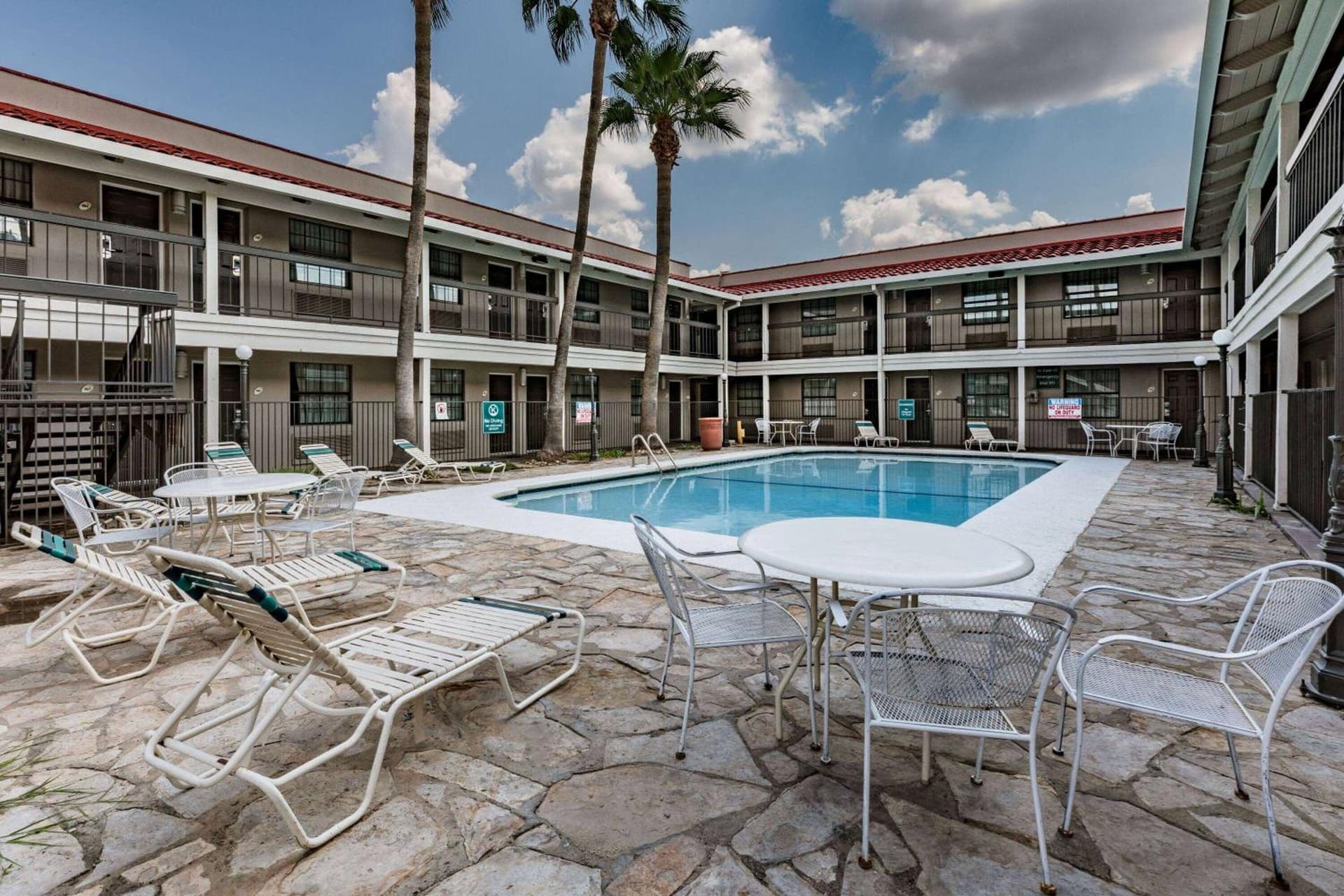 La Quinta Inn by Wyndham Laredo I-35 gallery photo in Laredo, TX — image 4