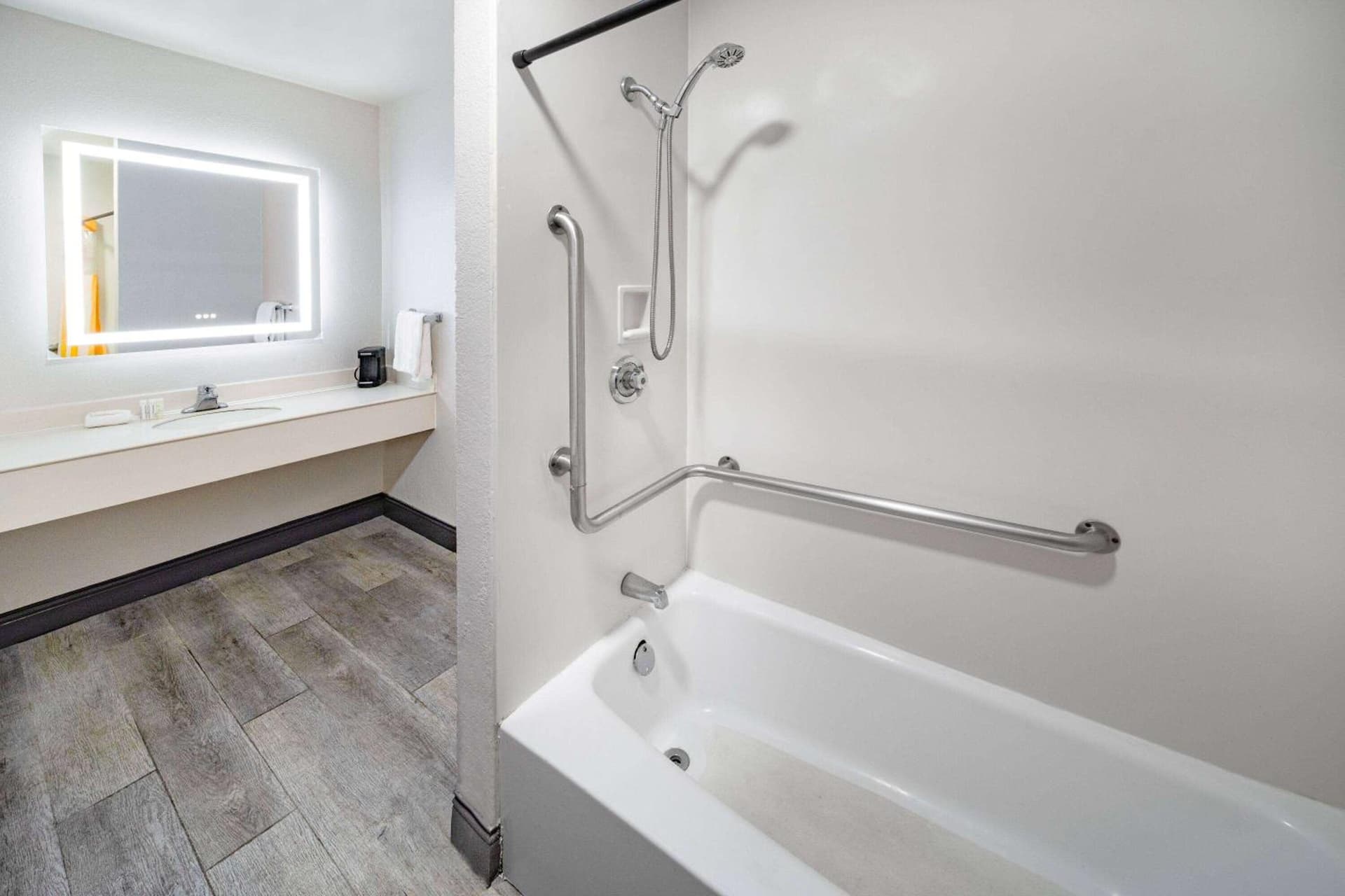 La Quinta Inn by Wyndham Laredo I-35 gallery photo in Laredo, TX — image 36