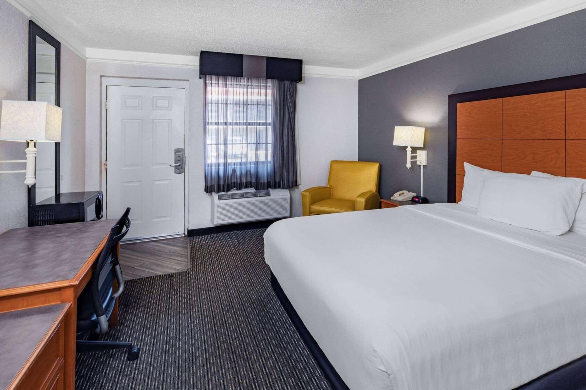 La Quinta Inn by Wyndham Laredo I-35 gallery photo in Laredo, TX — image 37